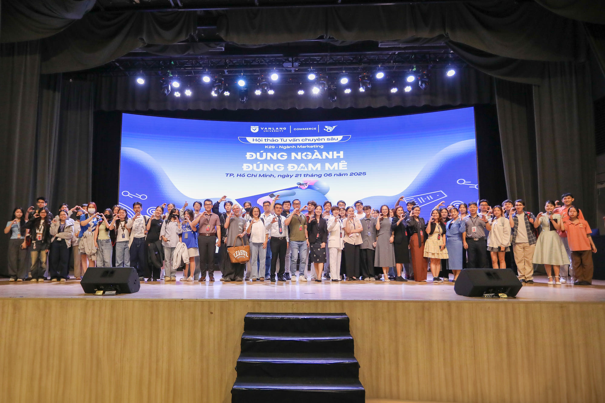vlu-sinh-vien-khoa-29-nganh-marketing-chon-dung-nganh,-dung-dam-me-a.jpg