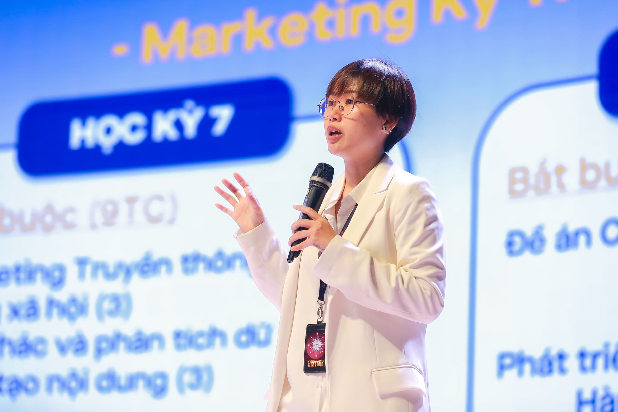 vlu-sinh-vien-khoa-29-nganh-marketing-chon-dung-nganh,-dung-dam-me-f.jpg