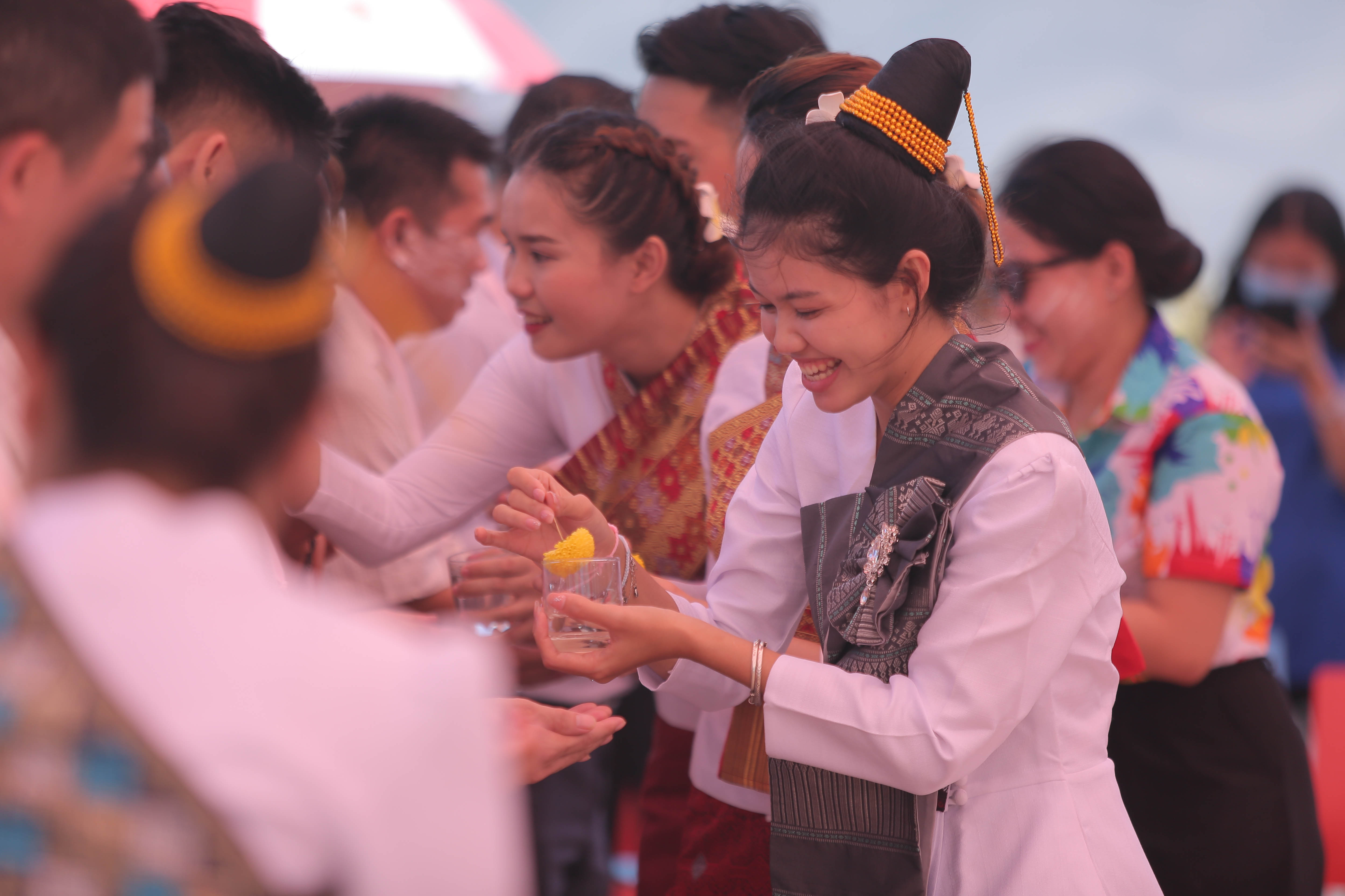 vlu-sinh-vien-lao-campuchia-va-myanmar-tai-truong-dai-hoc-van-lang-ho-tro-va-dong-hanh-b.jpg