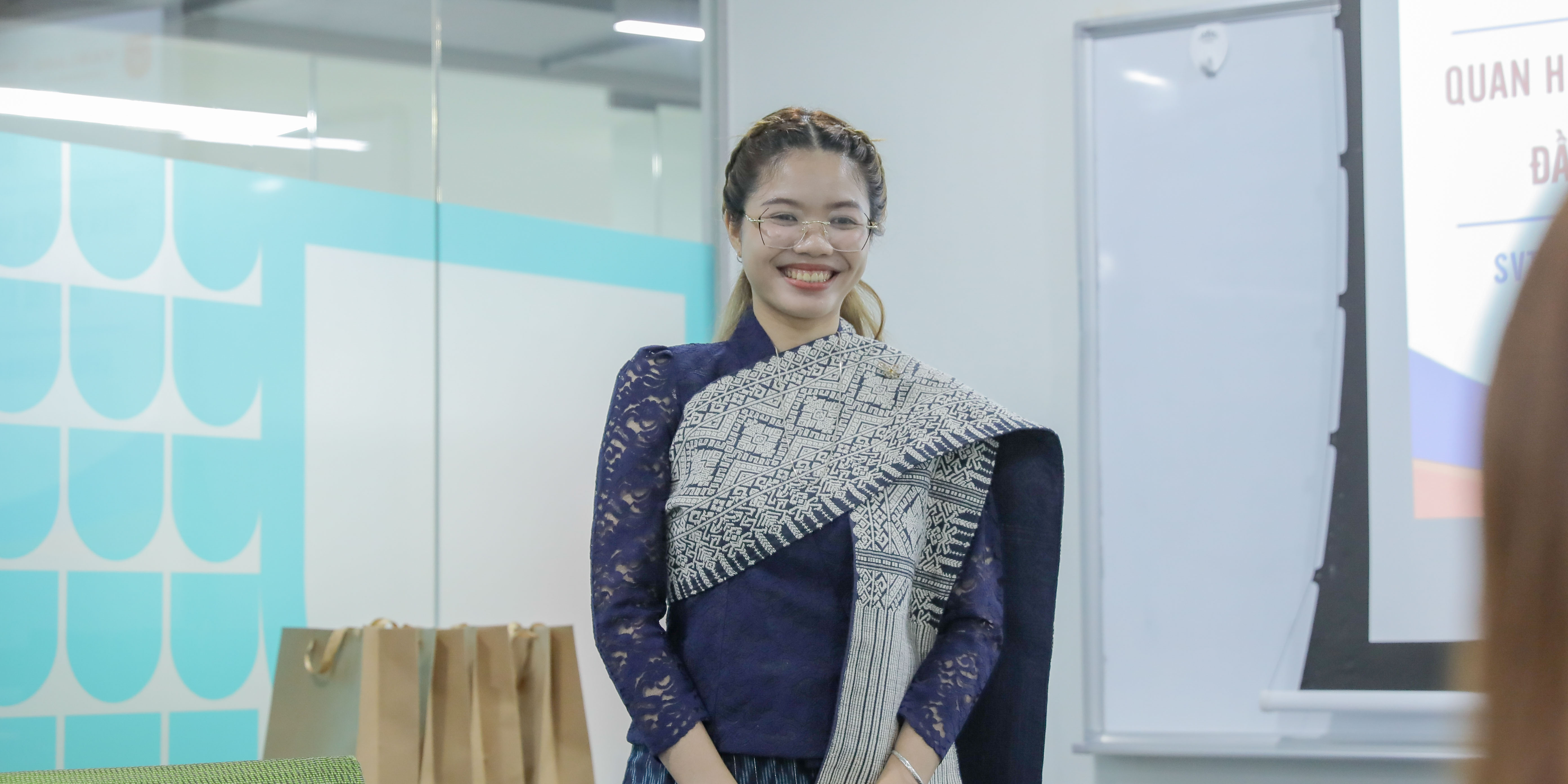 vlu-sinh-vien-lao-dau-tien-cua-nganh-dong-phuong-hoc-hoan-thanh-khoa-luan-tot-nghiep-a.jpg