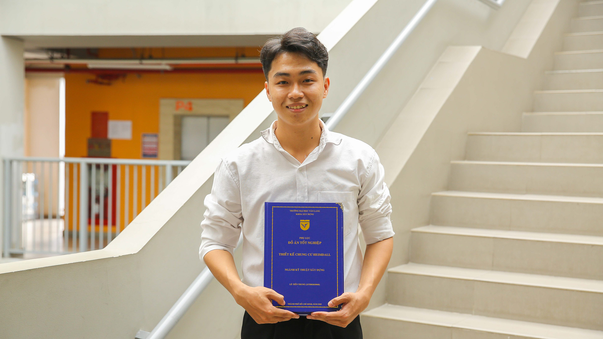vlu-sinh-vien-nganh-ky-thuat-xay-dung-bao-ve-thanh-cong-do-an-tot-nghiep-nam-2025-c.jpg