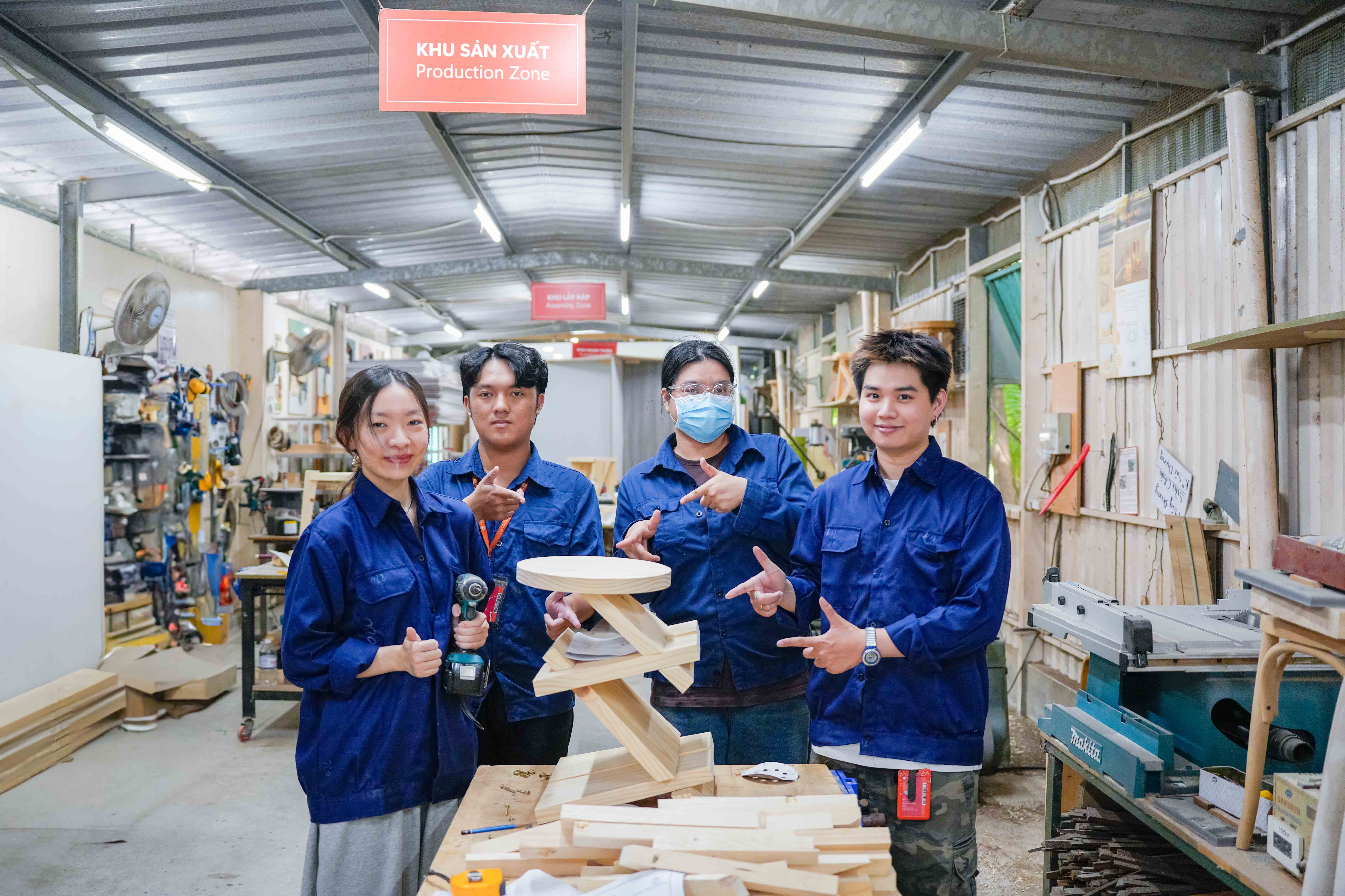 vlu-sinh-vien-nganh-thiet-ke-noi-that-giao-luu-hoc-tap-cung-chuyen-gia-quoc-te-den-tu-hoi-dong-xuat-khau-go-cung-hoa-ky-ahec-c.jpg