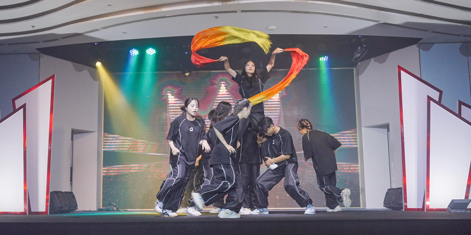 vlu-sinh-vien-rang-ham-mat-vui-het-minh-voi-rahama-talents-reunion-c.jpg
