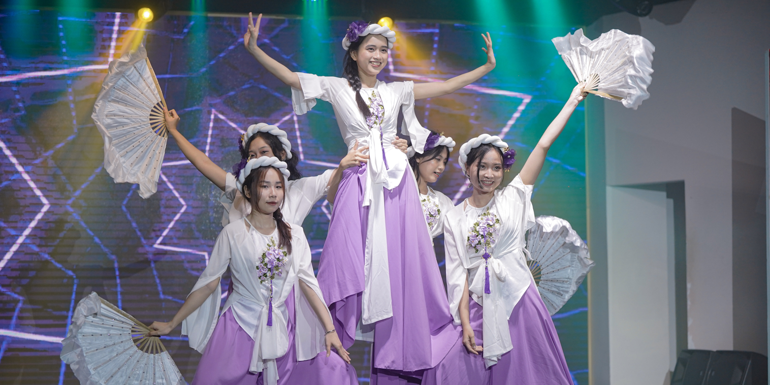 vlu-sinh-vien-rang-ham-mat-vui-het-minh-voi-rahama-talents-reunion-d.jpg