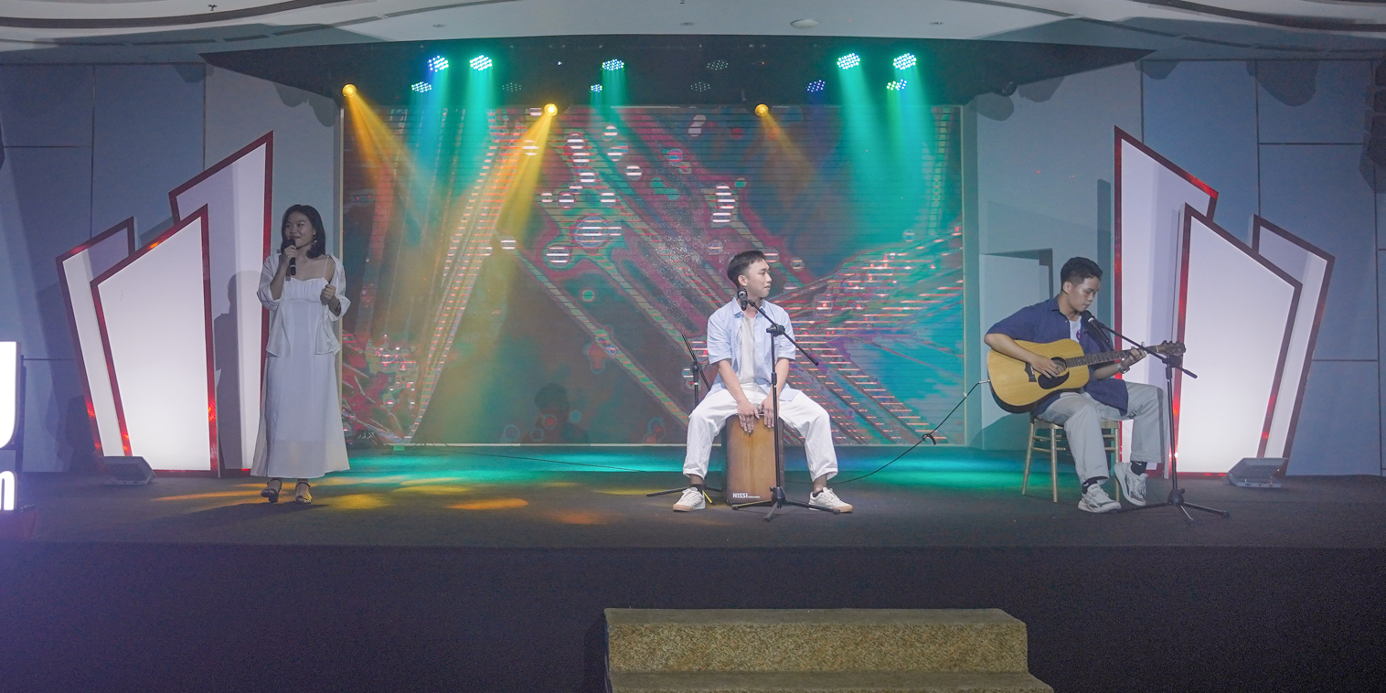 vlu-sinh-vien-rang-ham-mat-vui-het-minh-voi-rahama-talents-reunion-e.jpg