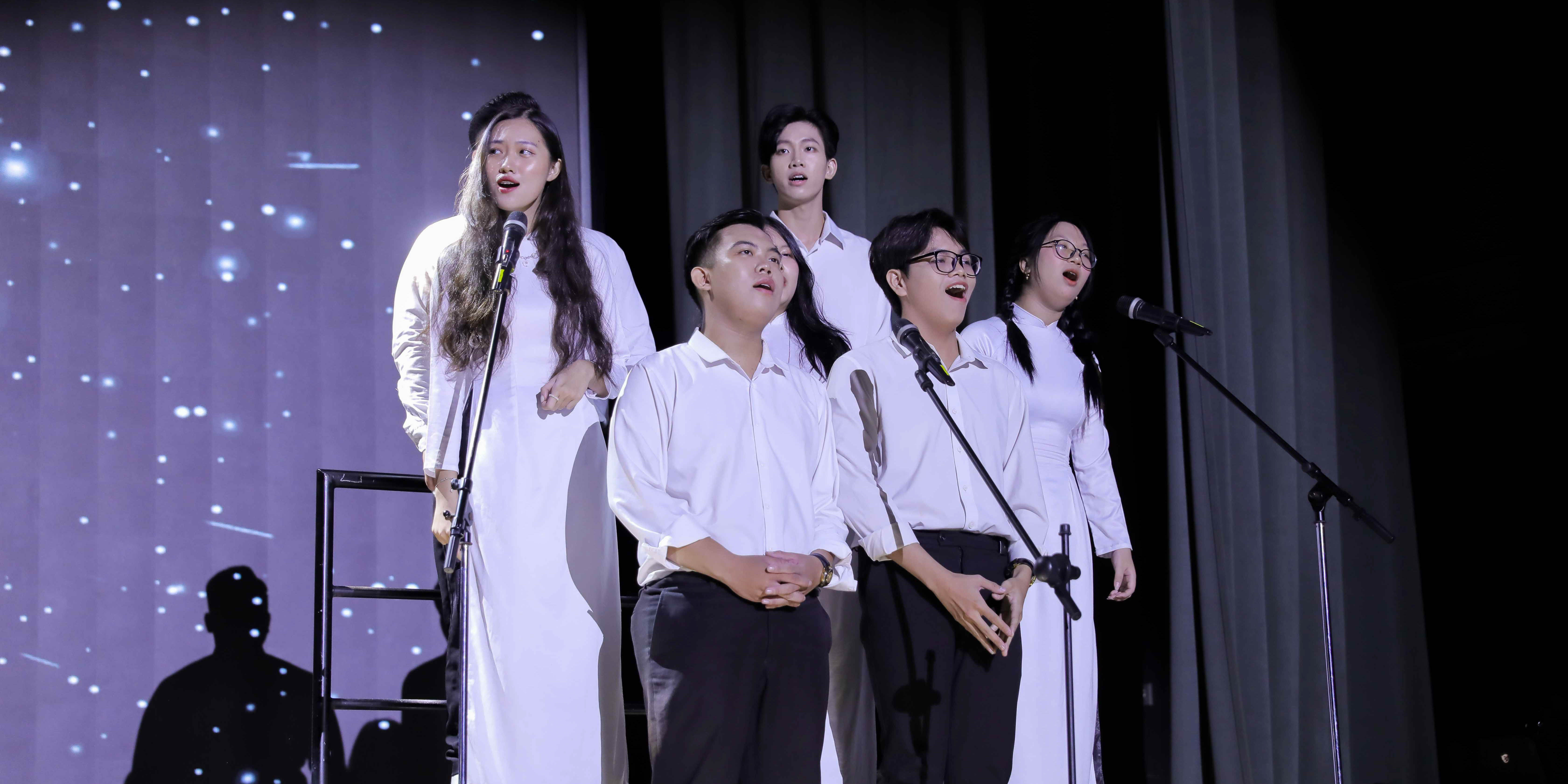 vlu-sinh-vien-tai-chinh-ngan-hang-bung-no-tai-genz-23-chu-de-atlantica-c.jpg