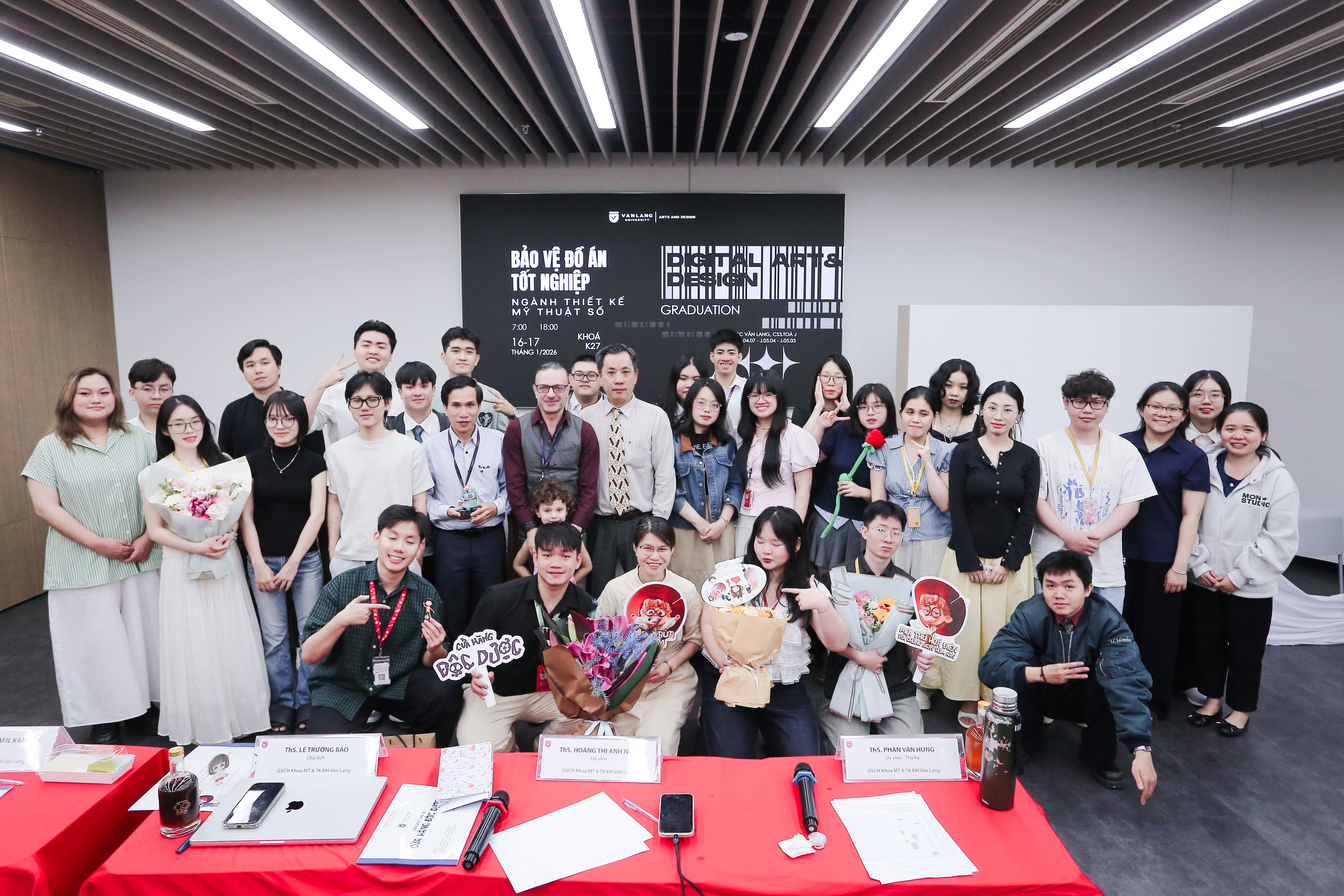 vlu-sinh-vien-thiet-ke-my-thuat-so-van-lang-hoan-thanh-khoa-luat-tot-nghiep-dot-2-e.jpg