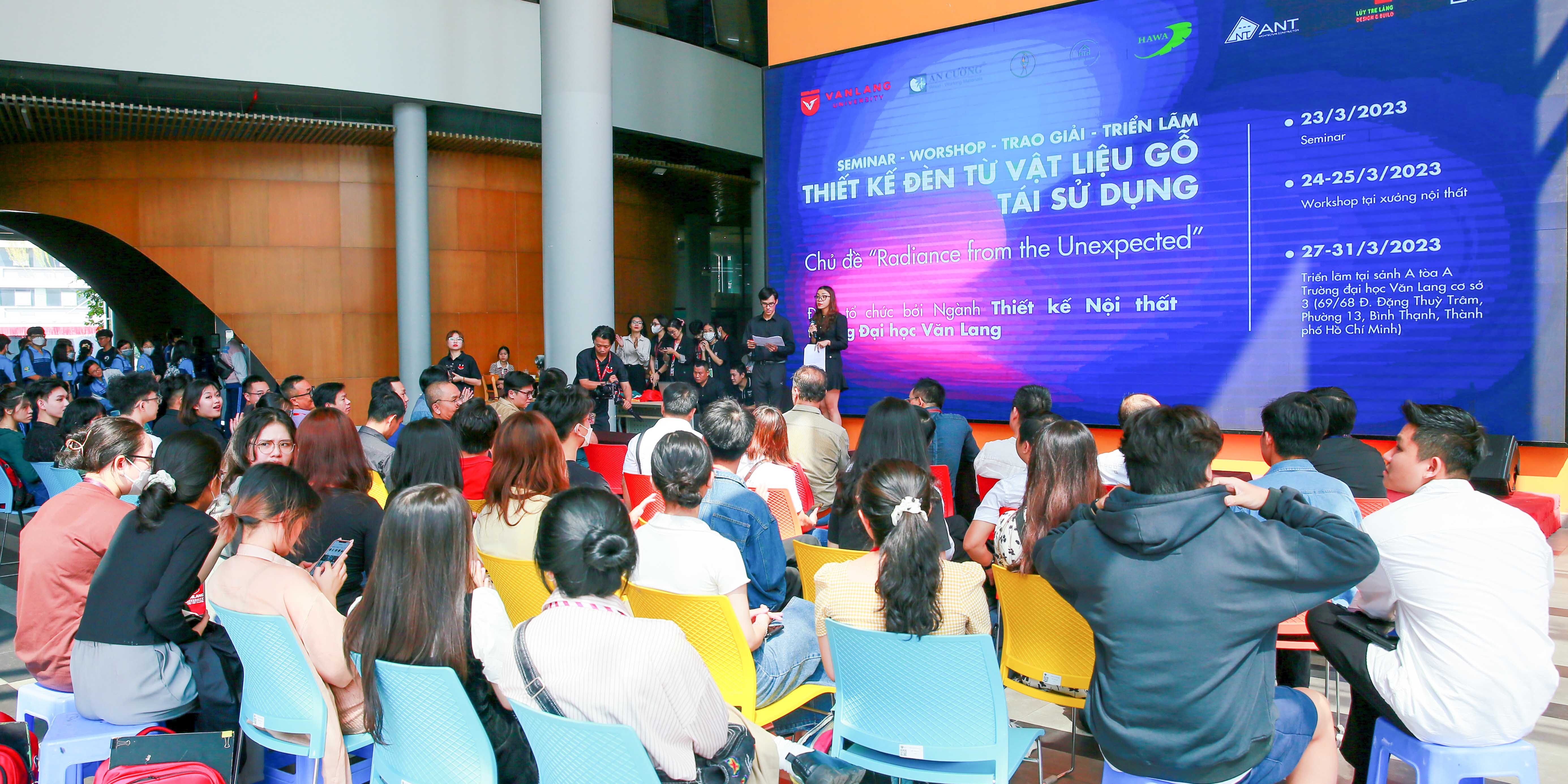 vlu-sinh-vien-thiet-ke-noi-that-van-lang-thap-den-bat-sang-tao-c.jpg