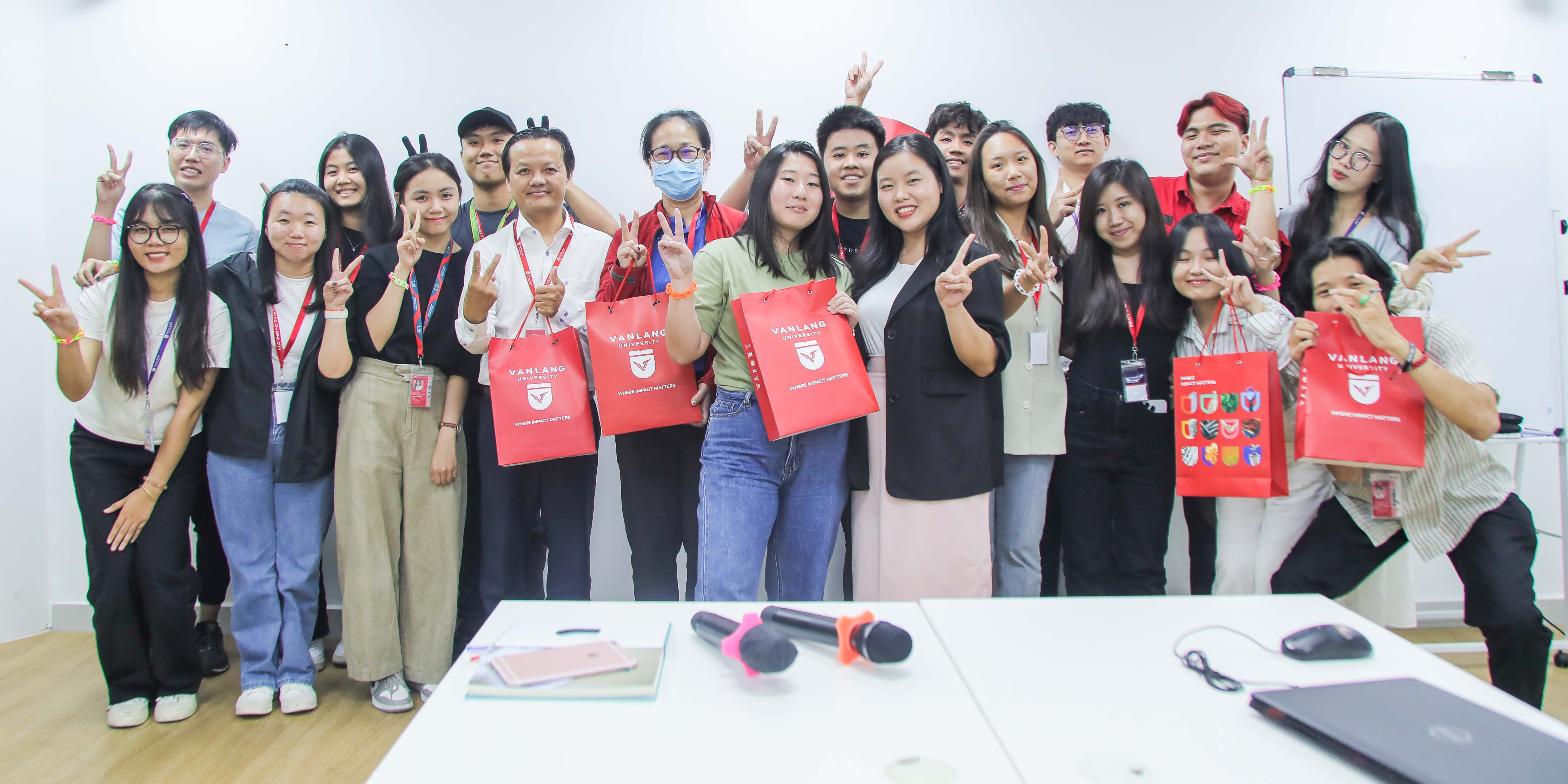 vlu-sinh-vien-va-dai-hoc-khoa-hoc-xa-hoi-singapore-cung-tim-hieu-ve-tri-tue-nhan-tao-ai-a.jpg