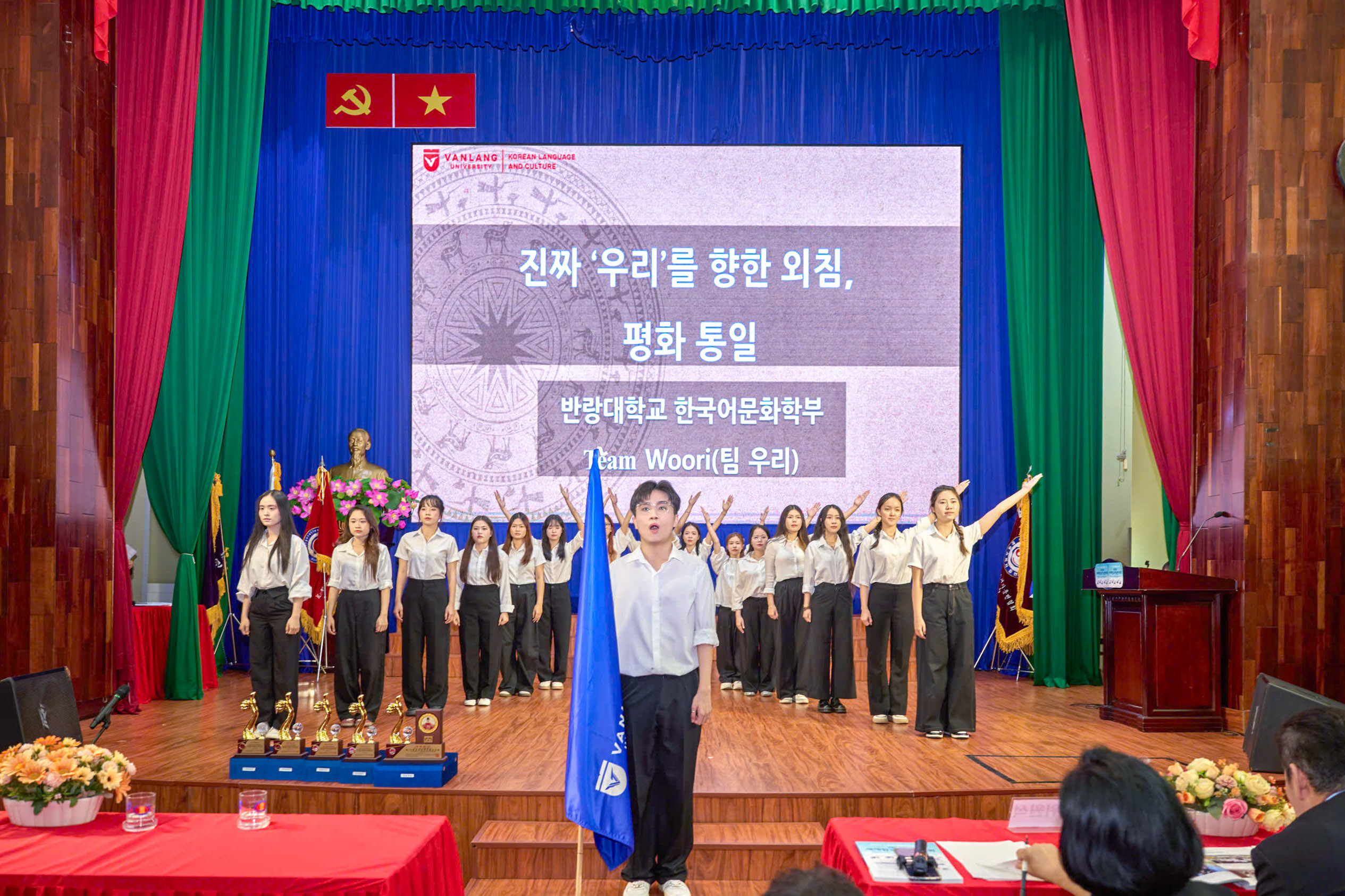 vlu-sinh-vien-van-lang-dat-2-giai-thuong-lon-tai-cuoc-thi-hung-bien-tieng-han-the-gioi-k-speech-2025-a.jpg