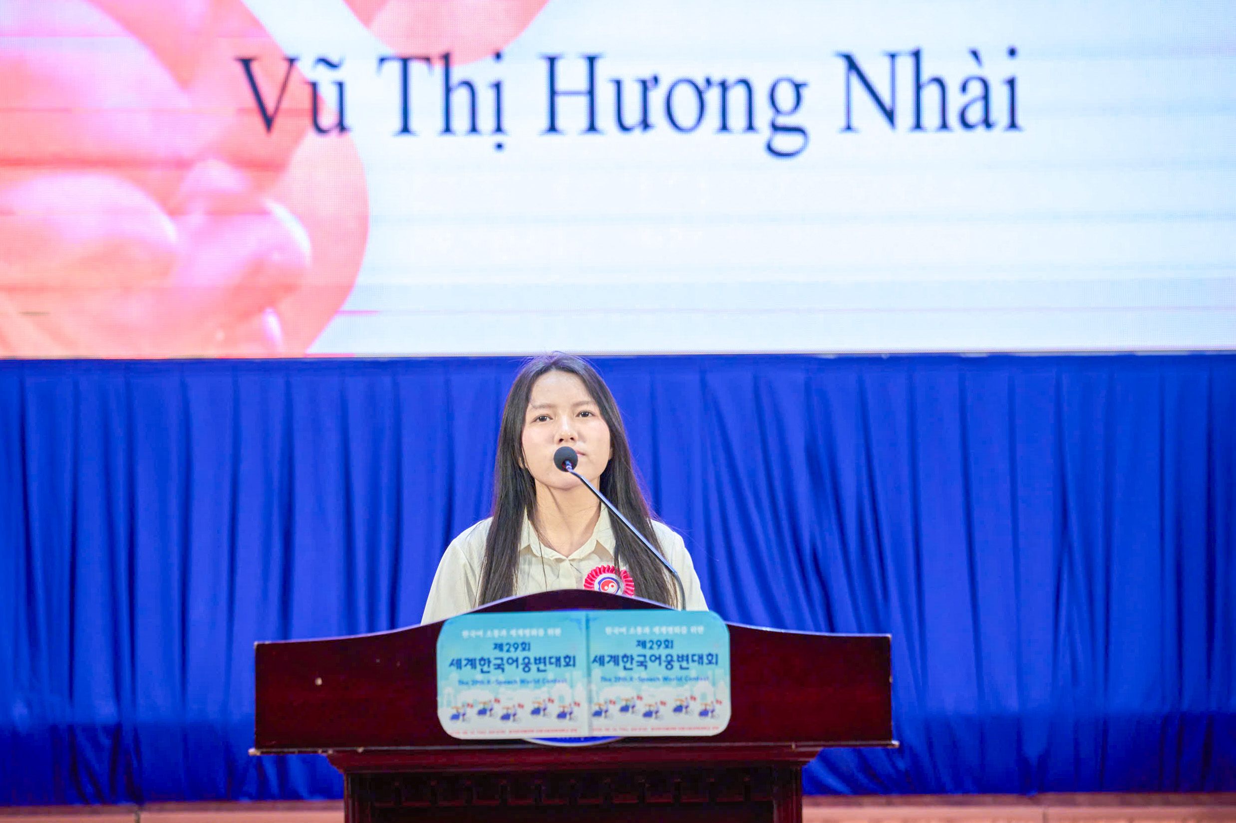 vlu-sinh-vien-van-lang-dat-2-giai-thuong-lon-tai-cuoc-thi-hung-bien-tieng-han-the-gioi-k-speech-2025-b.jpg
