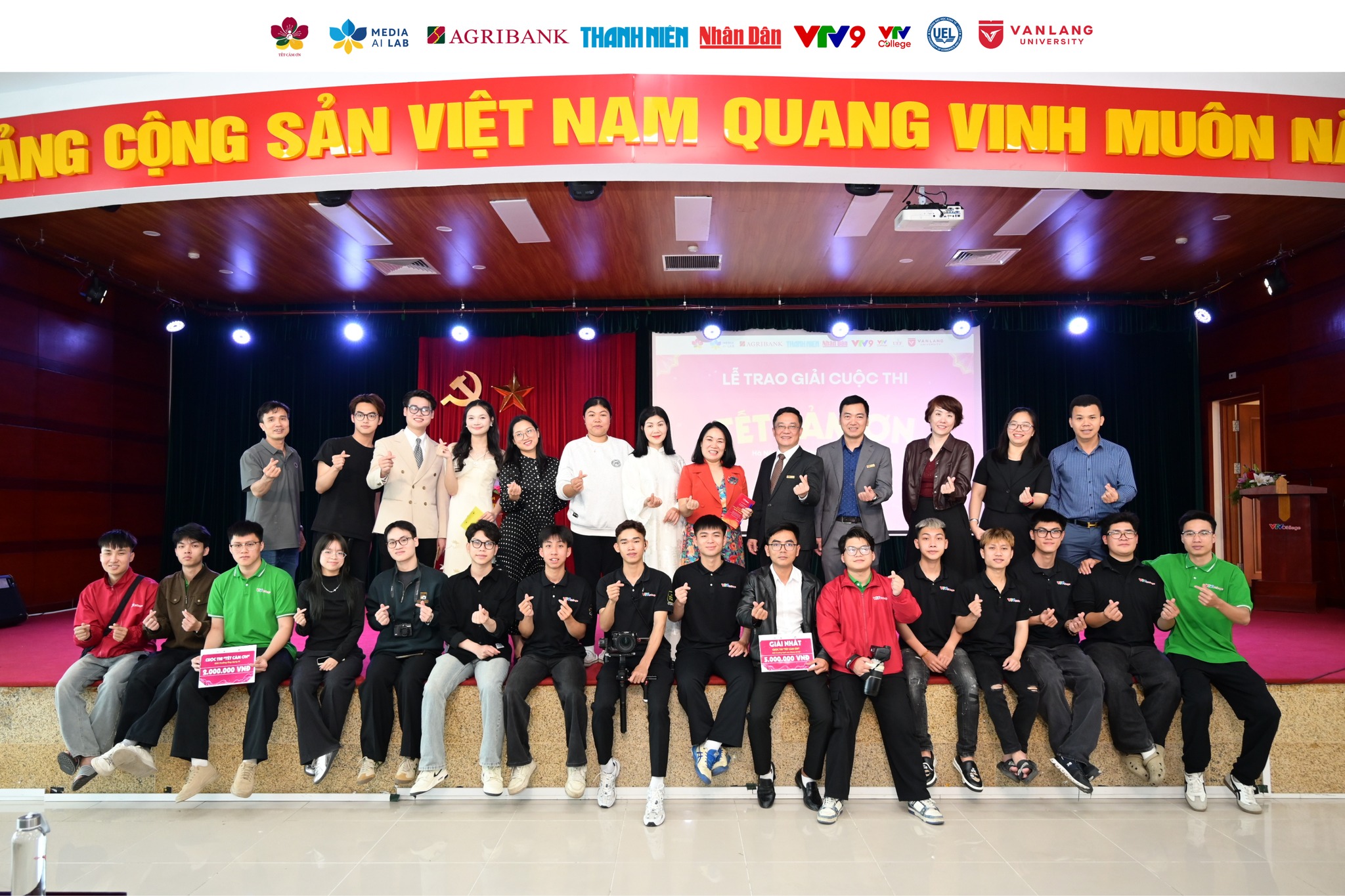 vlu-sinh-vien-van-lang-dat-giai-nhi-cuoc-thi-sang-tao-video-tet-cam-on-c.jpg