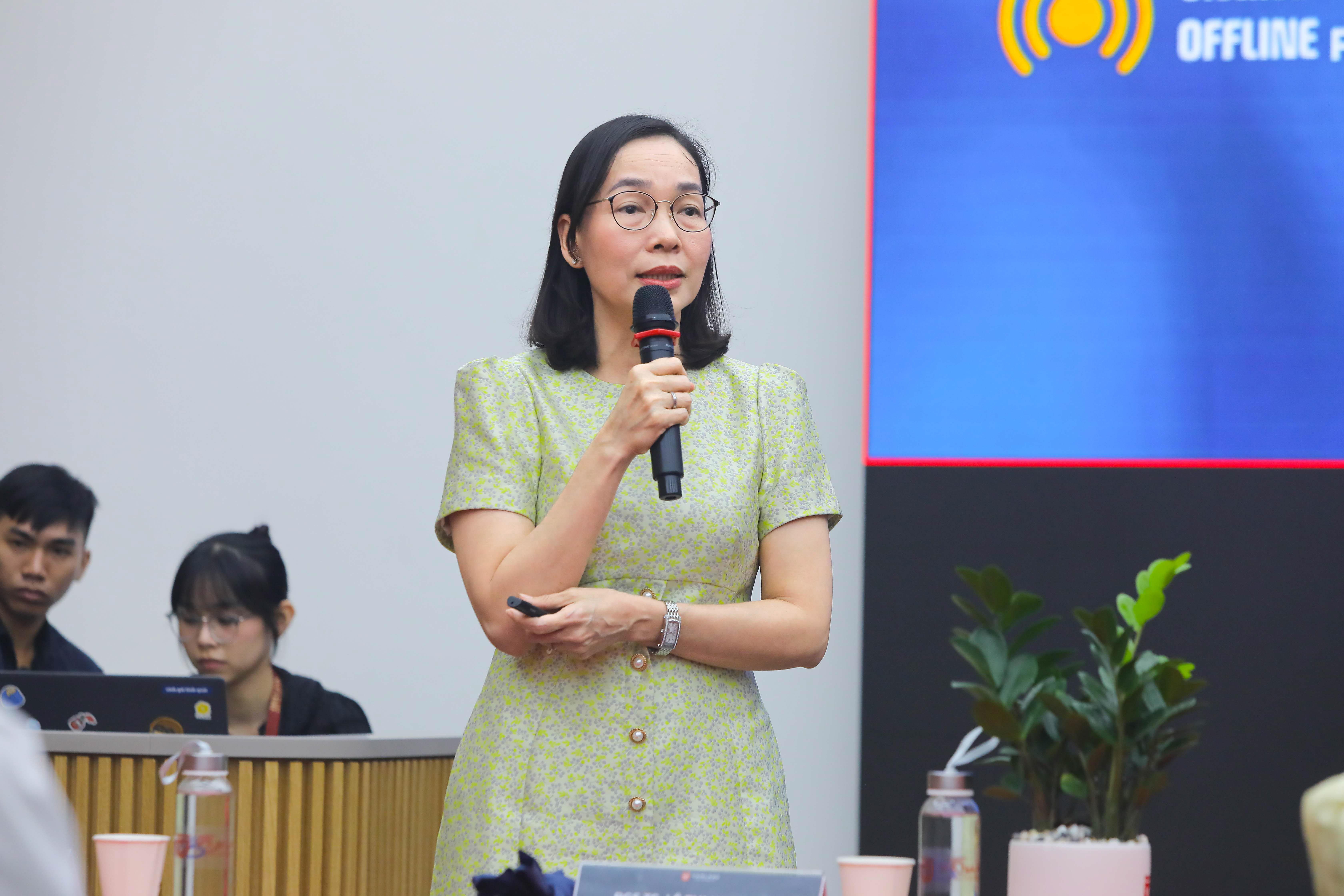 vlu-sinh-vien-van-lang-ren-luyen-ky-nang-viet-thuyet-minh-nghien-cuu,-nuoi-duong-y-tuong-khoi-nghiep-b.jpg