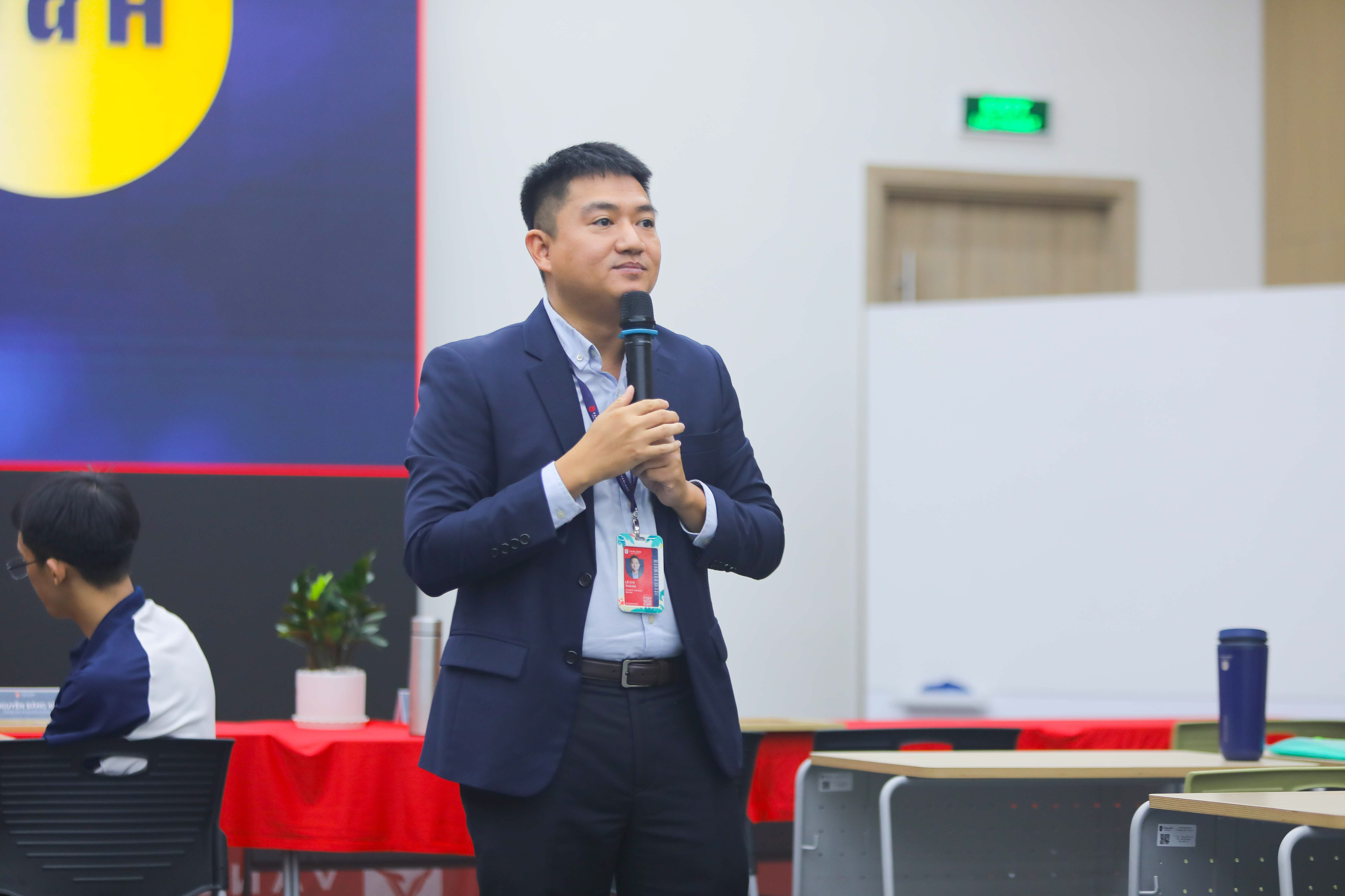 vlu-sinh-vien-van-lang-ren-luyen-ky-nang-viet-thuyet-minh-nghien-cuu,-nuoi-duong-y-tuong-khoi-nghiep-d.jpg
