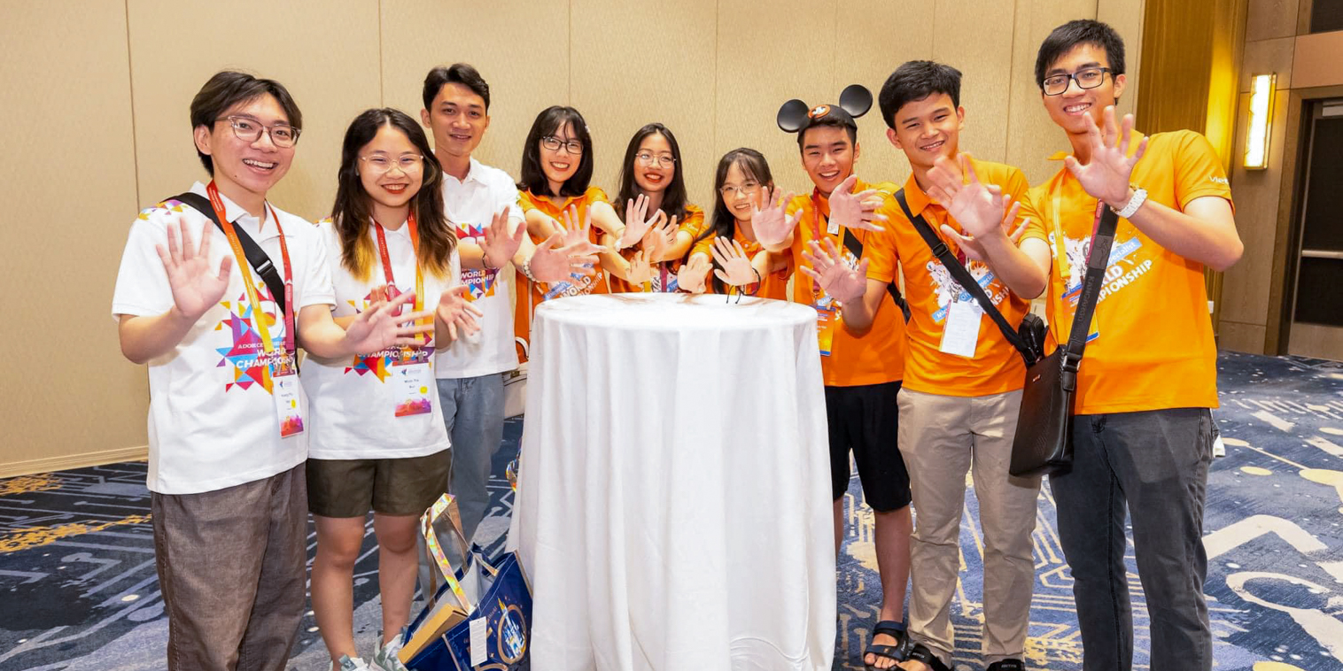 vlu-sinh-vien-van-lang-thang-giai-tai-cuoc-thi-vo-dich-thiet-ke-do-hoa-the-gioi-acp-2023-b.jpg