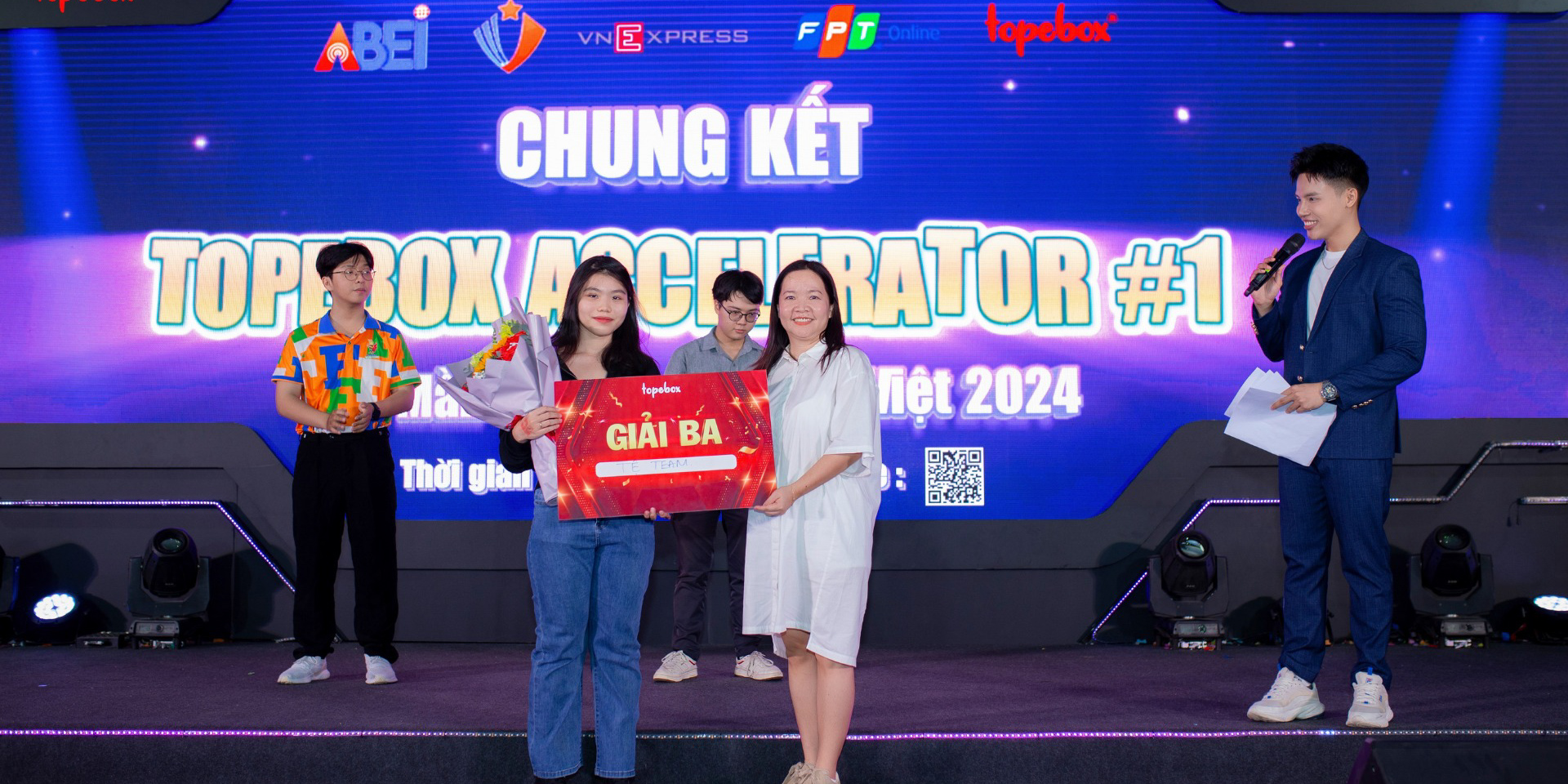vlu-sinh-vien-van-lang-thu-suc-voi-san-choi-uom-mam-tai-nang-game-viet-b.jpg