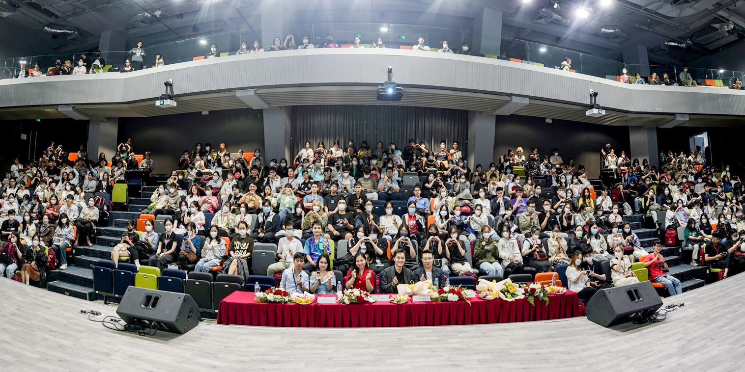 vlu-sinh-vien-van-lang-tim-hieu-phuong-phap-ung-dung-tri-tue-nhan-tao-vao-viec-hoc-ngoai-ngu-a.jpg