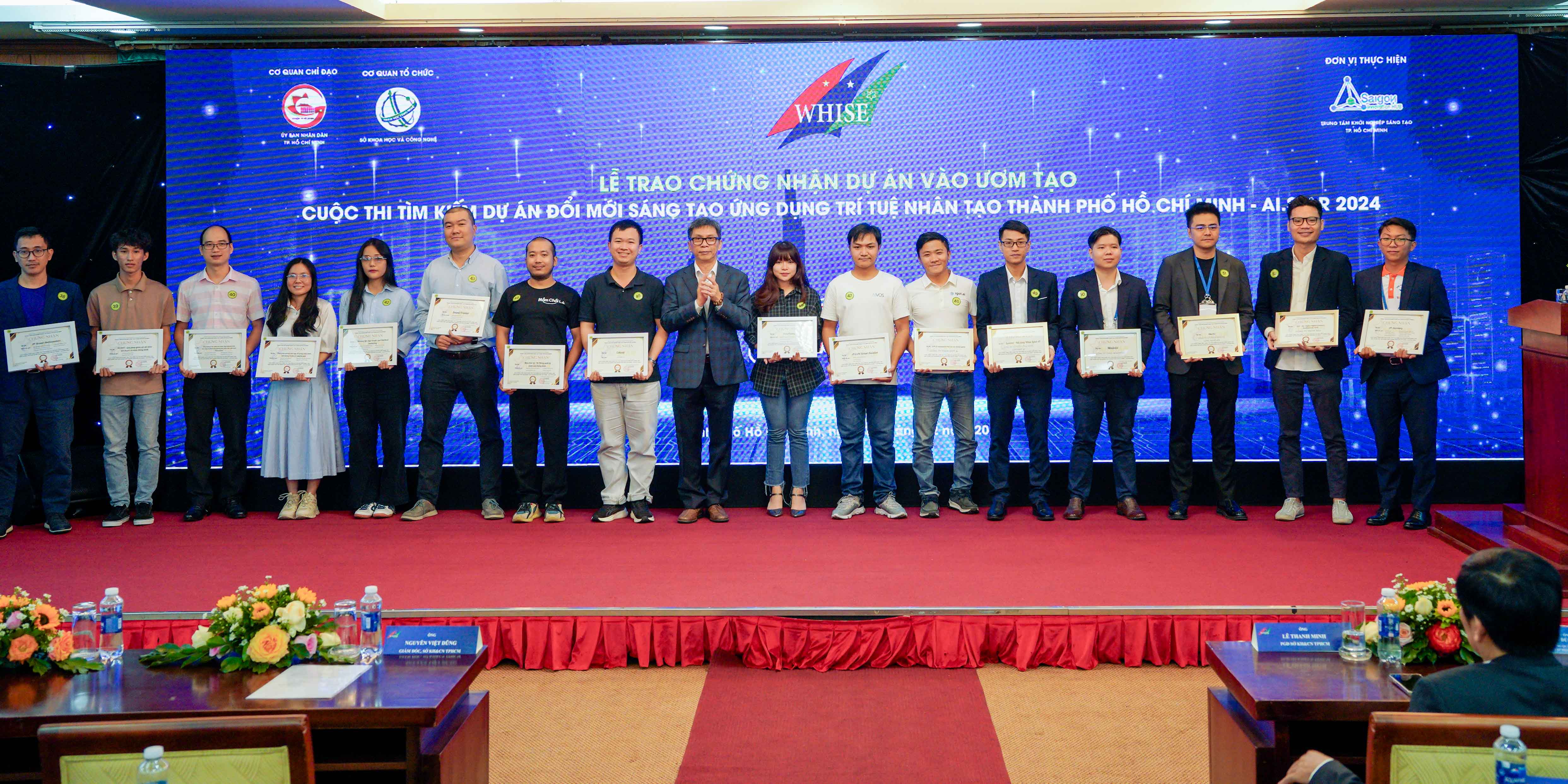 vlu-sinh-vien-van-lang-toa-sang-tai-le-trao-giai-i-star-2024-voi-cac-du-an-doi-moi-sang-tao-d.jpg