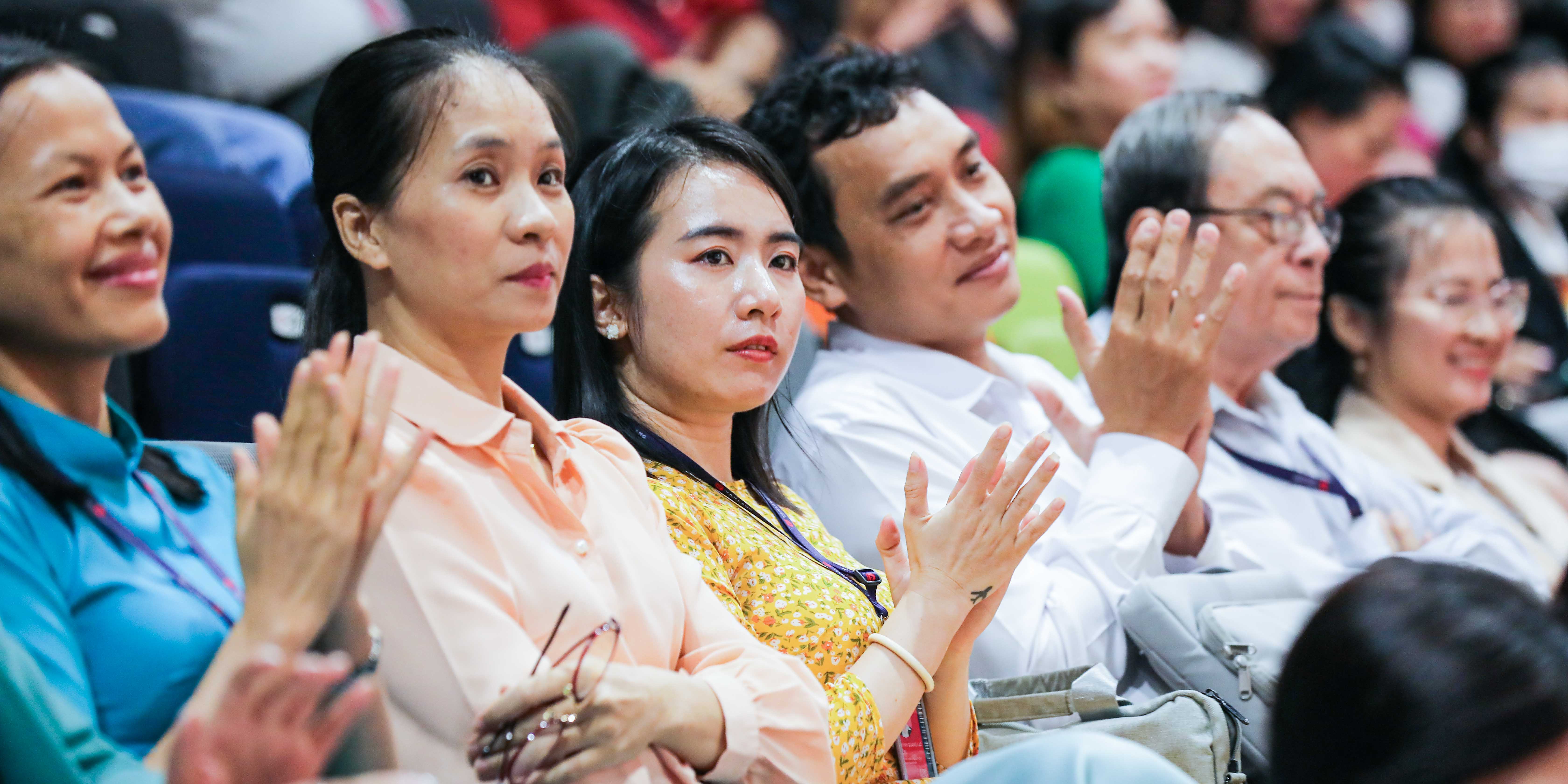 vlu-talkshow-suc-manh-cua-giong-noi-them-qua-y-nghia-cho-phai-nu-f.jpg