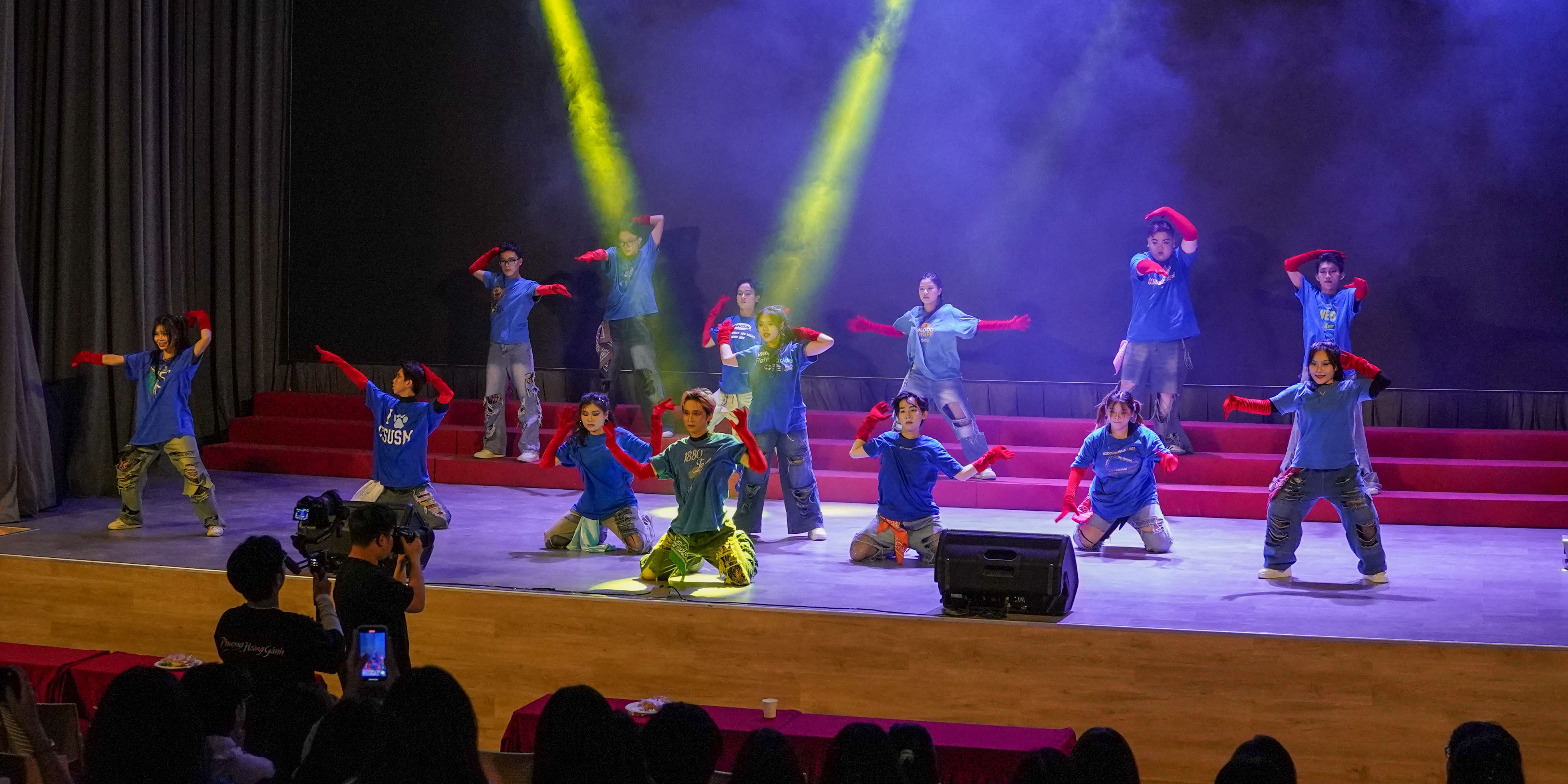 vlu-tan-sinh-vien-k30-khoa-ngoai-ngu-hoa-minh-cung-vung-ky-uc-4everyoung-d.jpg