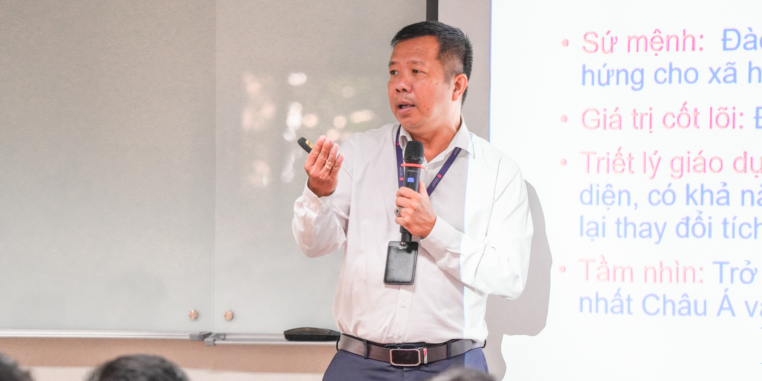 vlu-tan-sinh-vien-khoa-29-gap-go-trao-doi-cung-ban-chu-nhiem-Khoa-Ky-thuat-Co-Dien-va-May-tinh-B.jpg