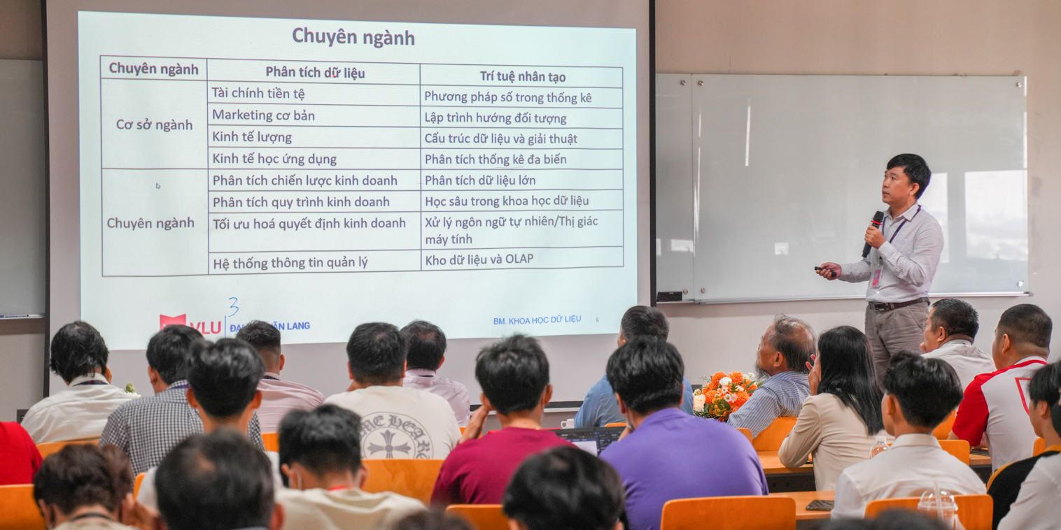 vlu-tan-sinh-vien-khoa-29-gap-go-trao-doi-cung-ban-chu-nhiem-Khoa-Ky-thuat-Co-Dien-va-May-tinh-C.jpg
