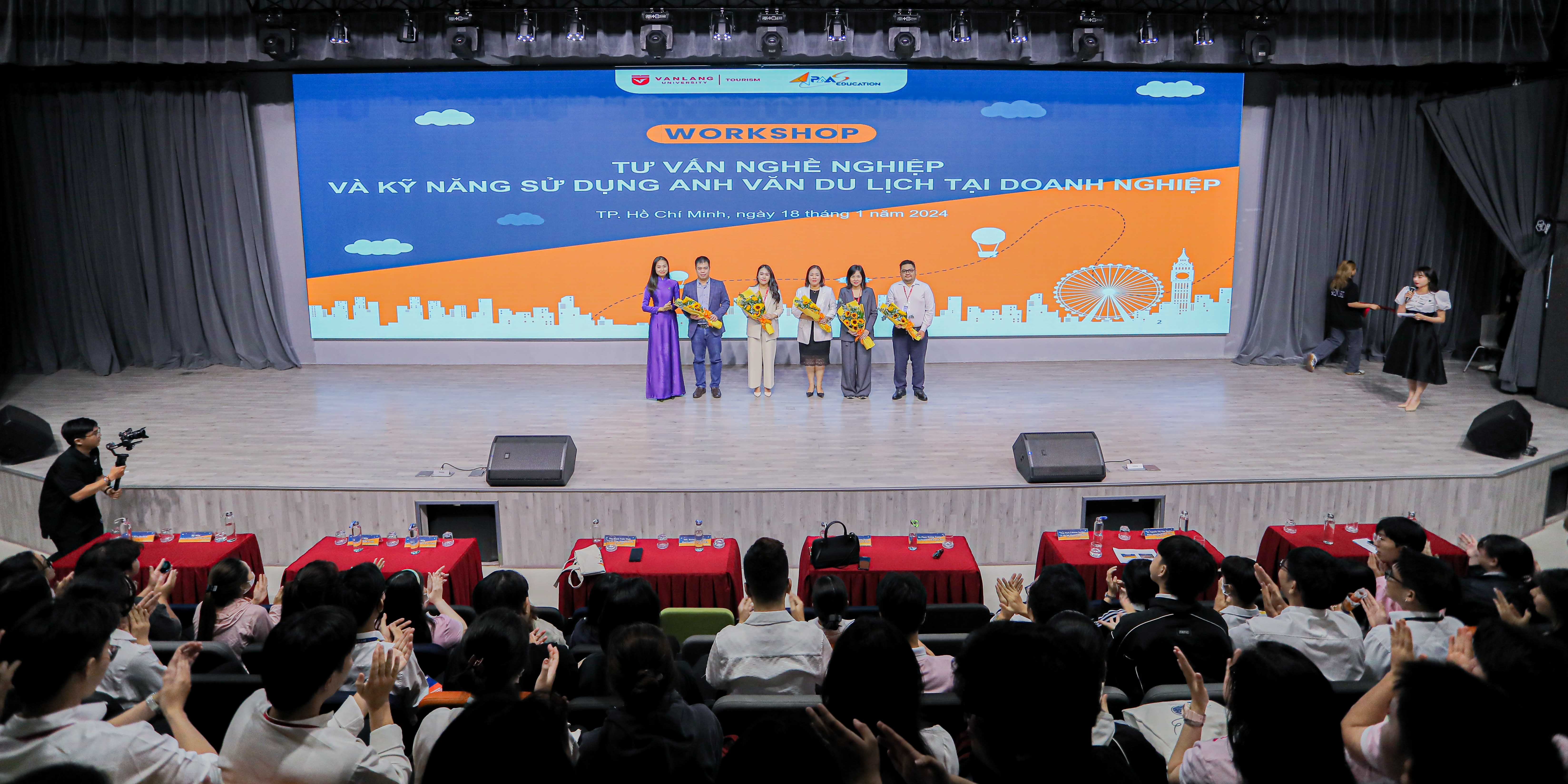 vlu-tang-co-hoi-nghe-nghiep-cho-sinh-vien-khoi-nganh-du-lich-duoc-trang-bi-ngoai-ngu-d.jpg