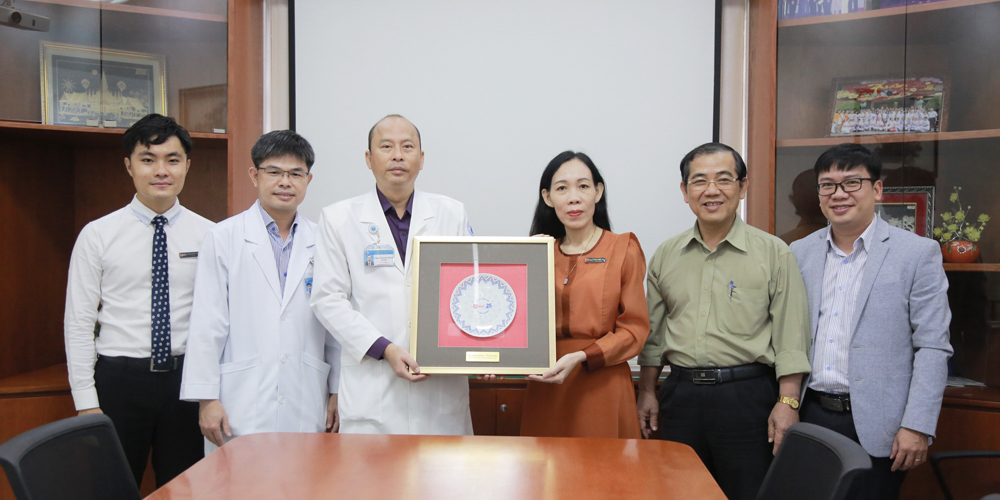 vlu-tang-cuong-hop-tac-da-chieu-giua-khoi-nganh-suc-khoe-va-cac-co-so-y-te-a.jpg