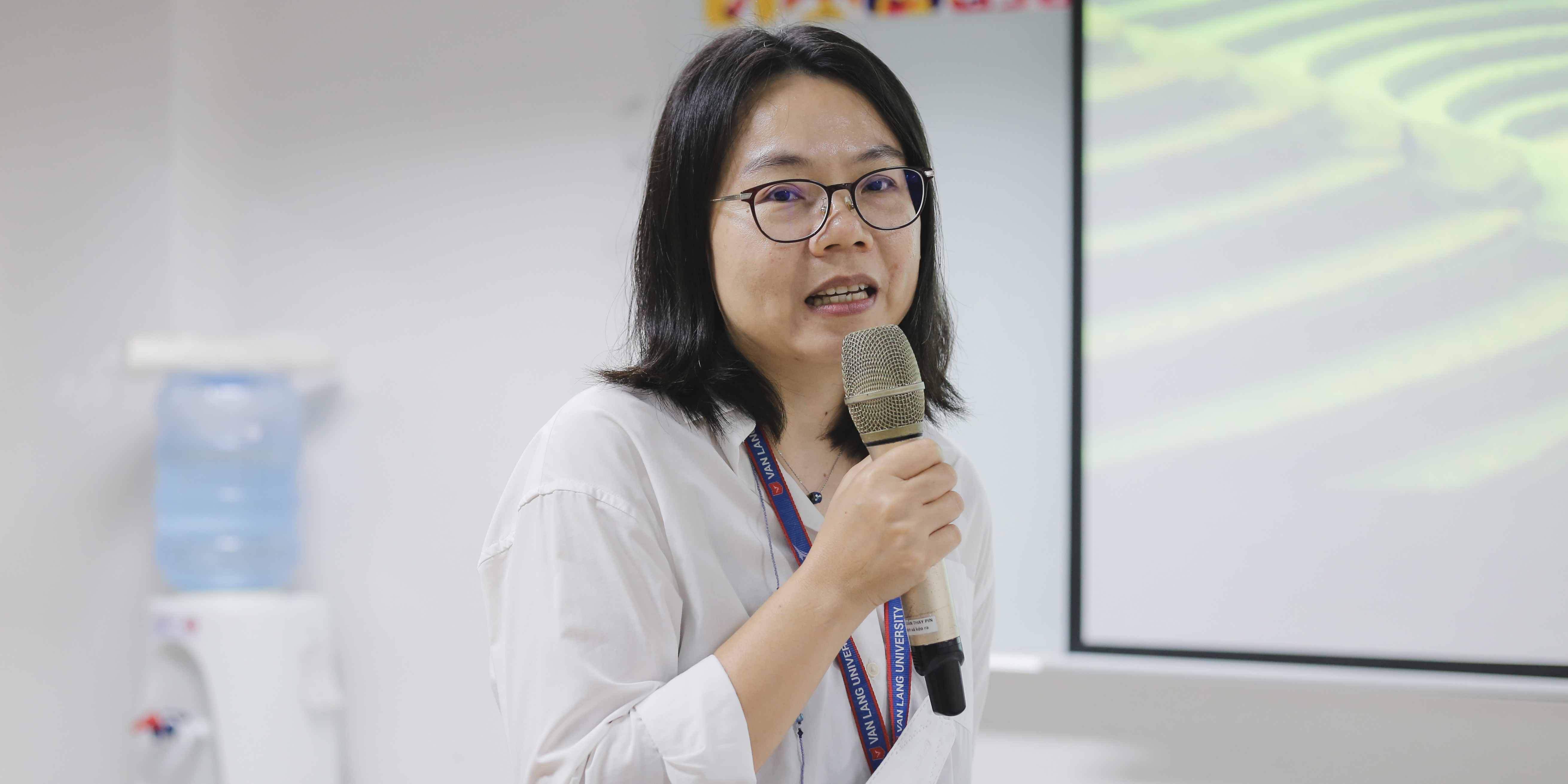 vlu-tap-huan-chia-se-kinh-nghiem-kiem-dinh-chat-luong-chuong-trinh-dao-tao-bac-dai-hoc-cua-khoa-ngoai-ngu-van-lang-c.jpg