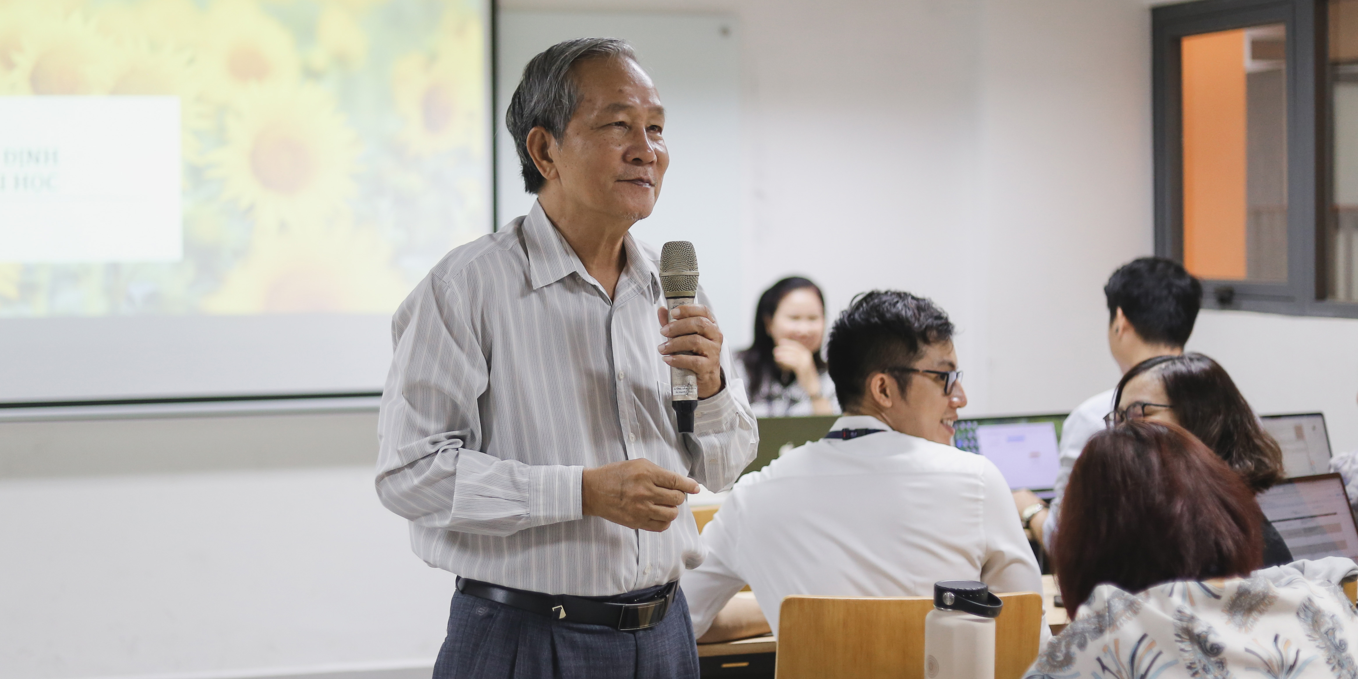 vlu-tap-huan-chia-se-kinh-nghiem-kiem-dinh-chat-luong-chuong-trinh-dao-tao-bac-dai-hoc-cua-khoa-ngoai-ngu-van-lang-d.jpg