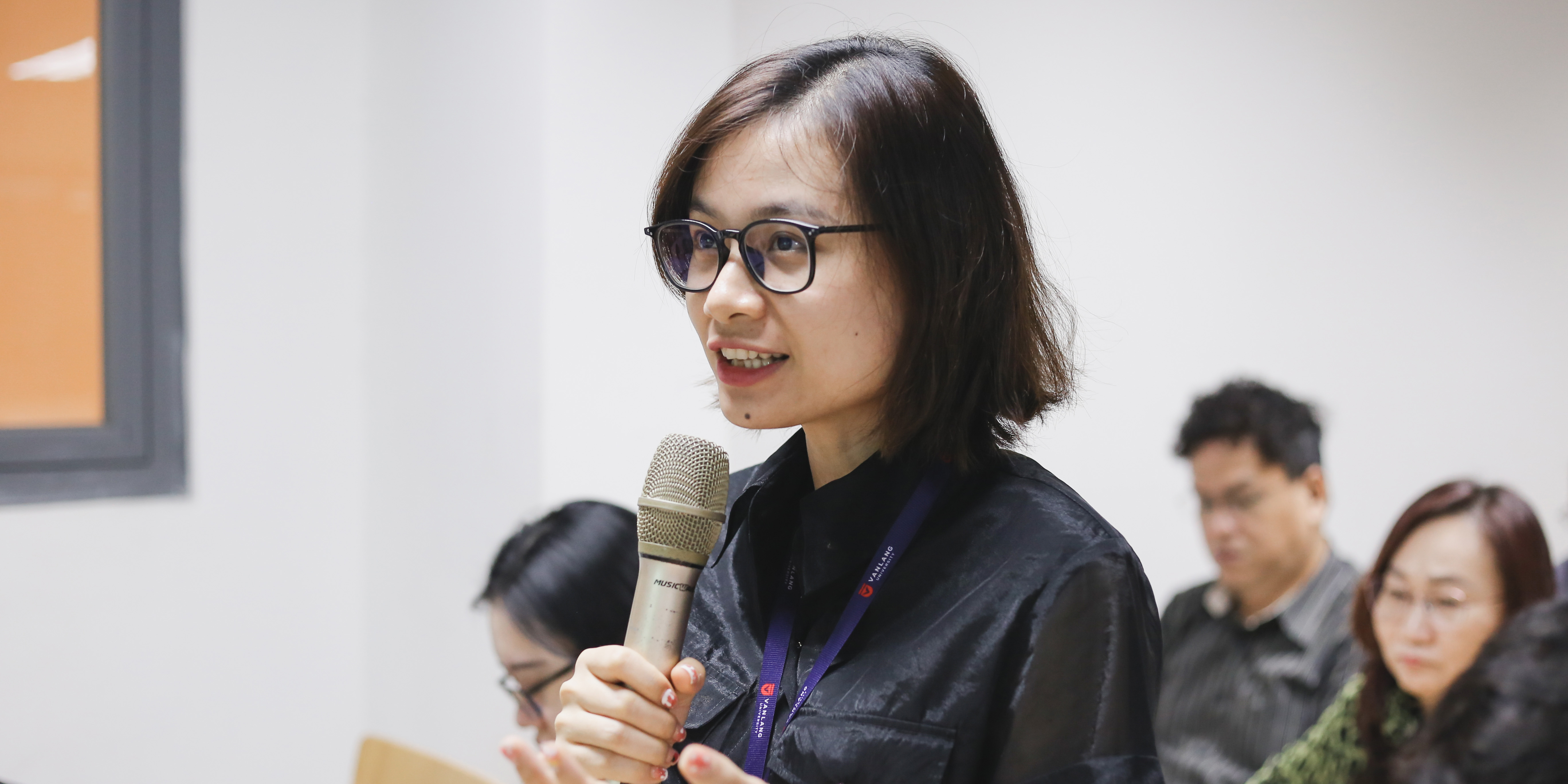 vlu-tap-huan-chia-se-kinh-nghiem-kiem-dinh-chat-luong-chuong-trinh-dao-tao-bac-dai-hoc-cua-khoa-ngoai-ngu-van-lang-e.jpg