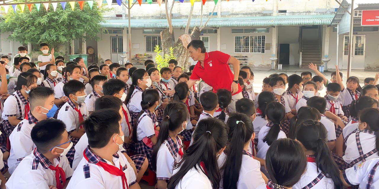 vlu-thay-co-khoa-xay-dung-tham-gia-chuoi-hoat-dong-cong-dong-tai-tinh-bac-lieu-va-ca-mau-d.jpg