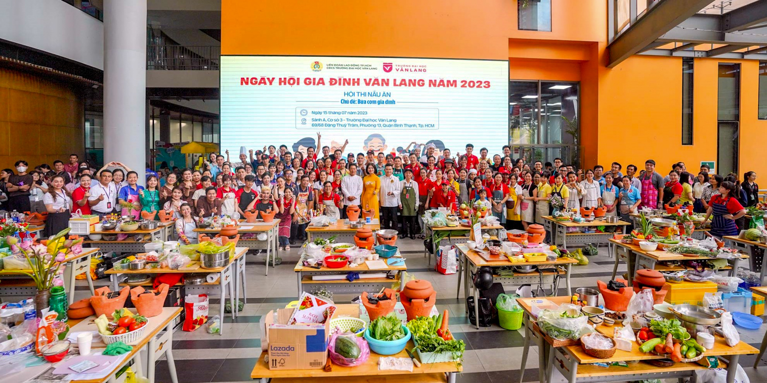 vlu-thay-co-van-lang-sum-vay-ben-bep-lua-tai-hoi-thi-nau-an-nhan-dip-ngay-hoi-gia-dinh-van-lang-2023-a.jpg