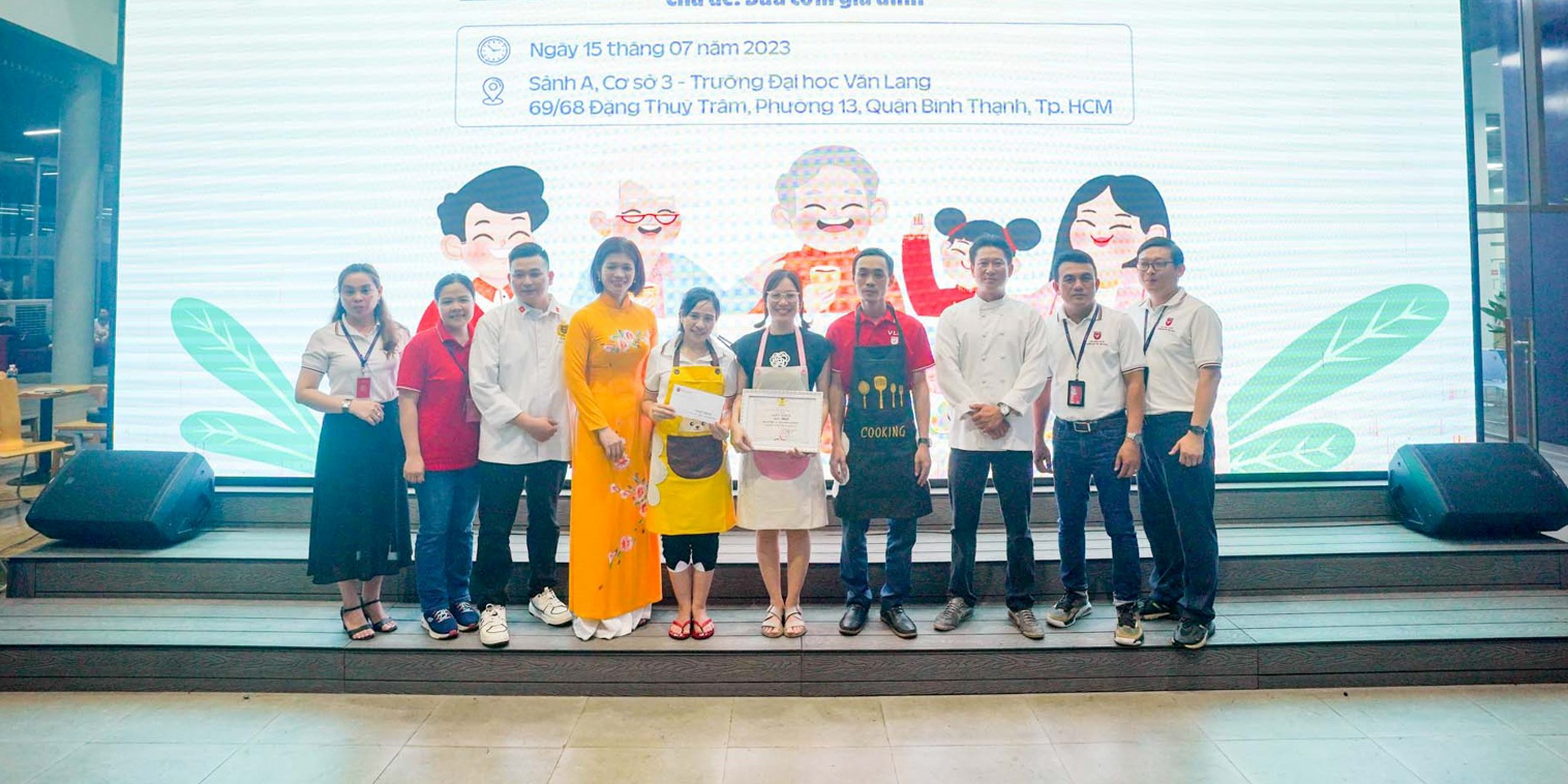 vlu-thay-co-van-lang-sum-vay-ben-bep-lua-tai-hoi-thi-nau-an-nhan-dip-ngay-hoi-gia-dinh-van-lang-2023-h.jpg