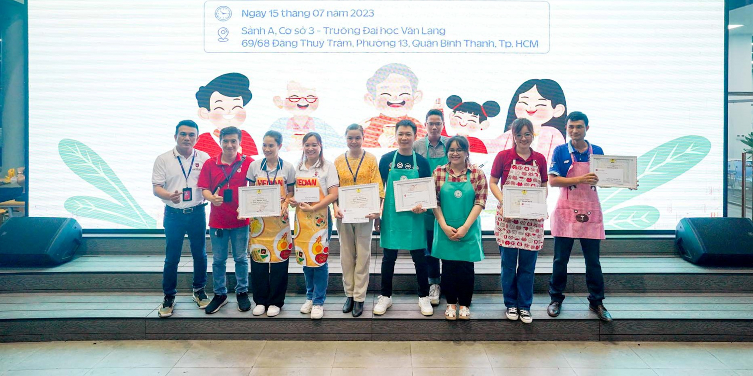 vlu-thay-co-van-lang-sum-vay-ben-bep-lua-tai-hoi-thi-nau-an-nhan-dip-ngay-hoi-gia-dinh-van-lang-2023-i.jpg