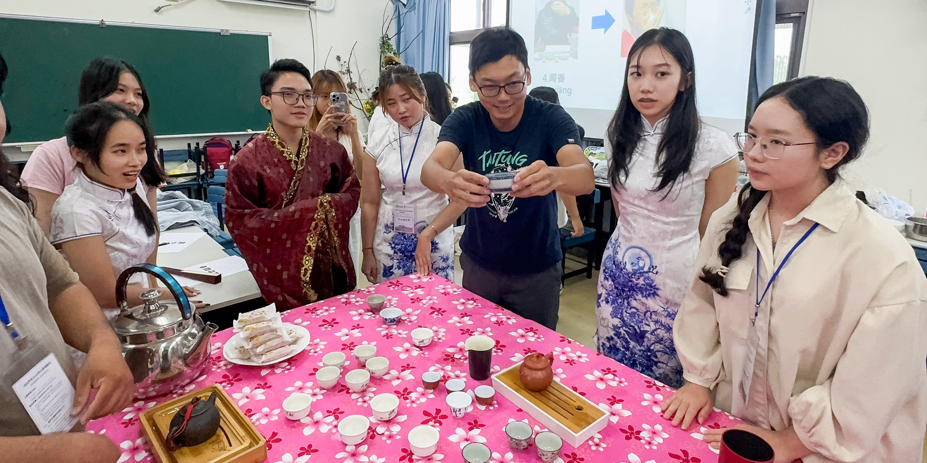 vlu-theo-chan-sinh-vien-nganh-ngon-ngu-trung-quoc-hoc-tap-va-kham-pha-ve-dep-van-hoa-dai-loan-e.jpg