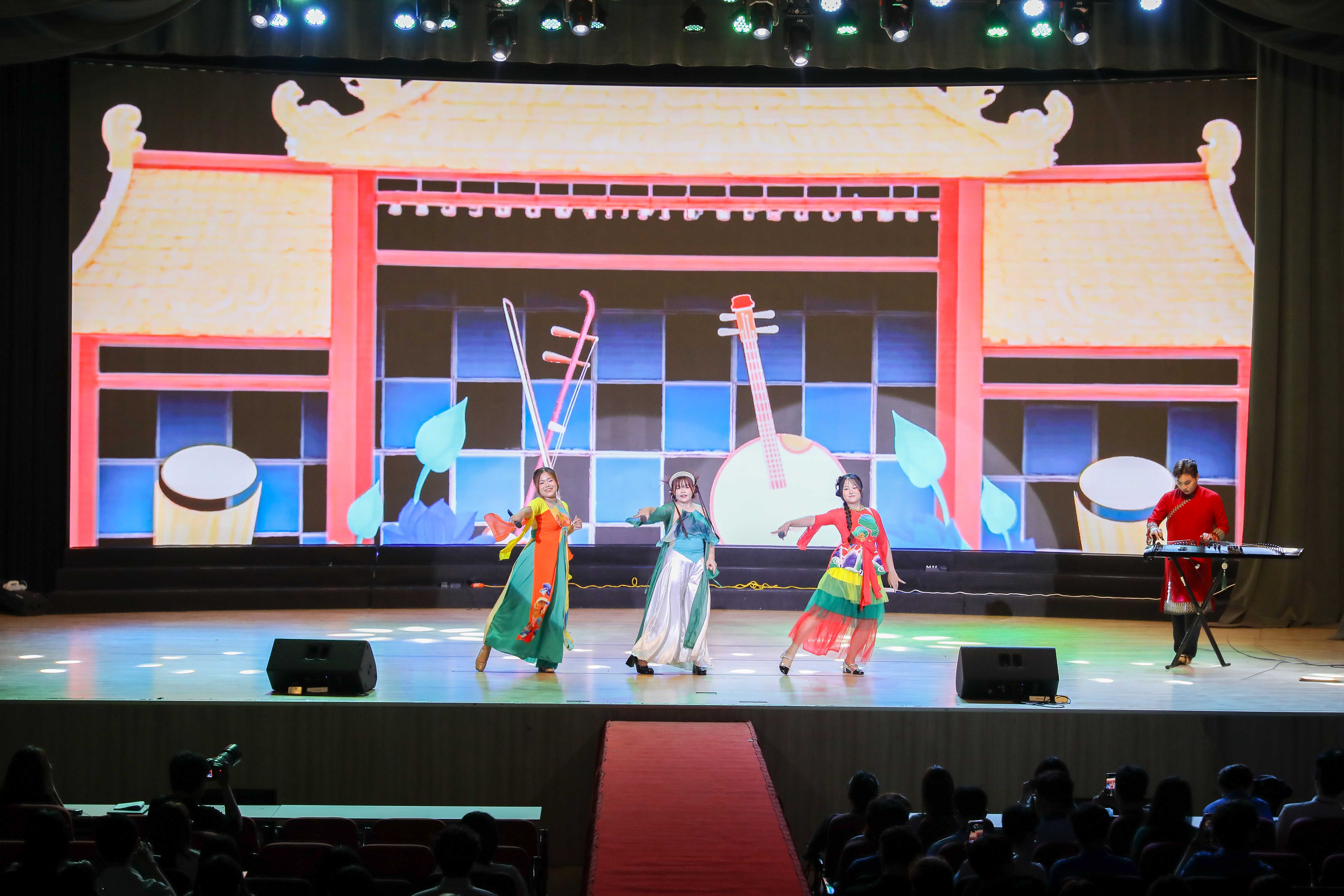 vlu-thien-dieu-2025-vang-son-hanh-trinh-5-nam-ruc-ro-va-day-tu-hao-b.jpg
