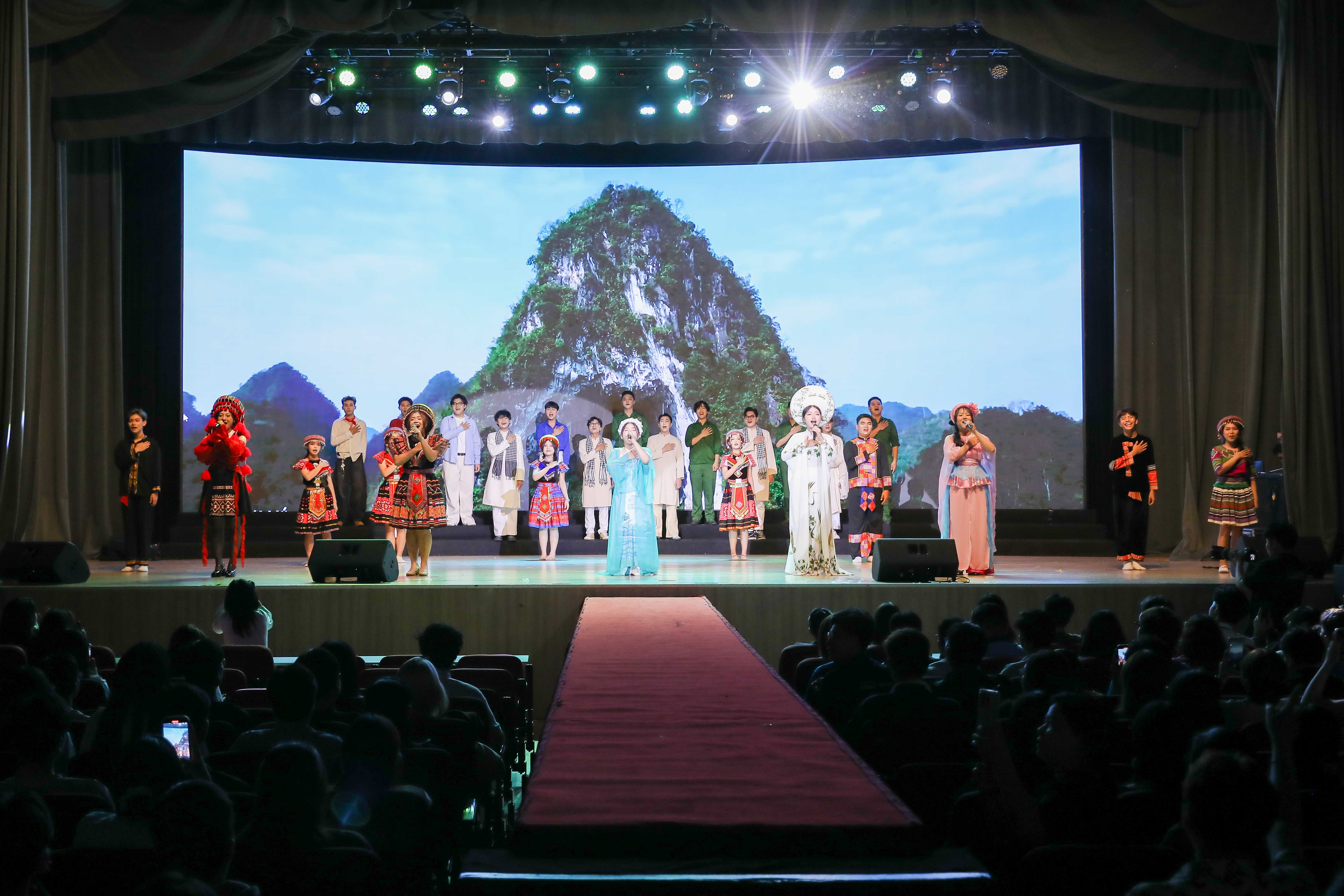 vlu-thien-dieu-2025-vang-son-hanh-trinh-5-nam-ruc-ro-va-day-tu-hao-z1.jpg