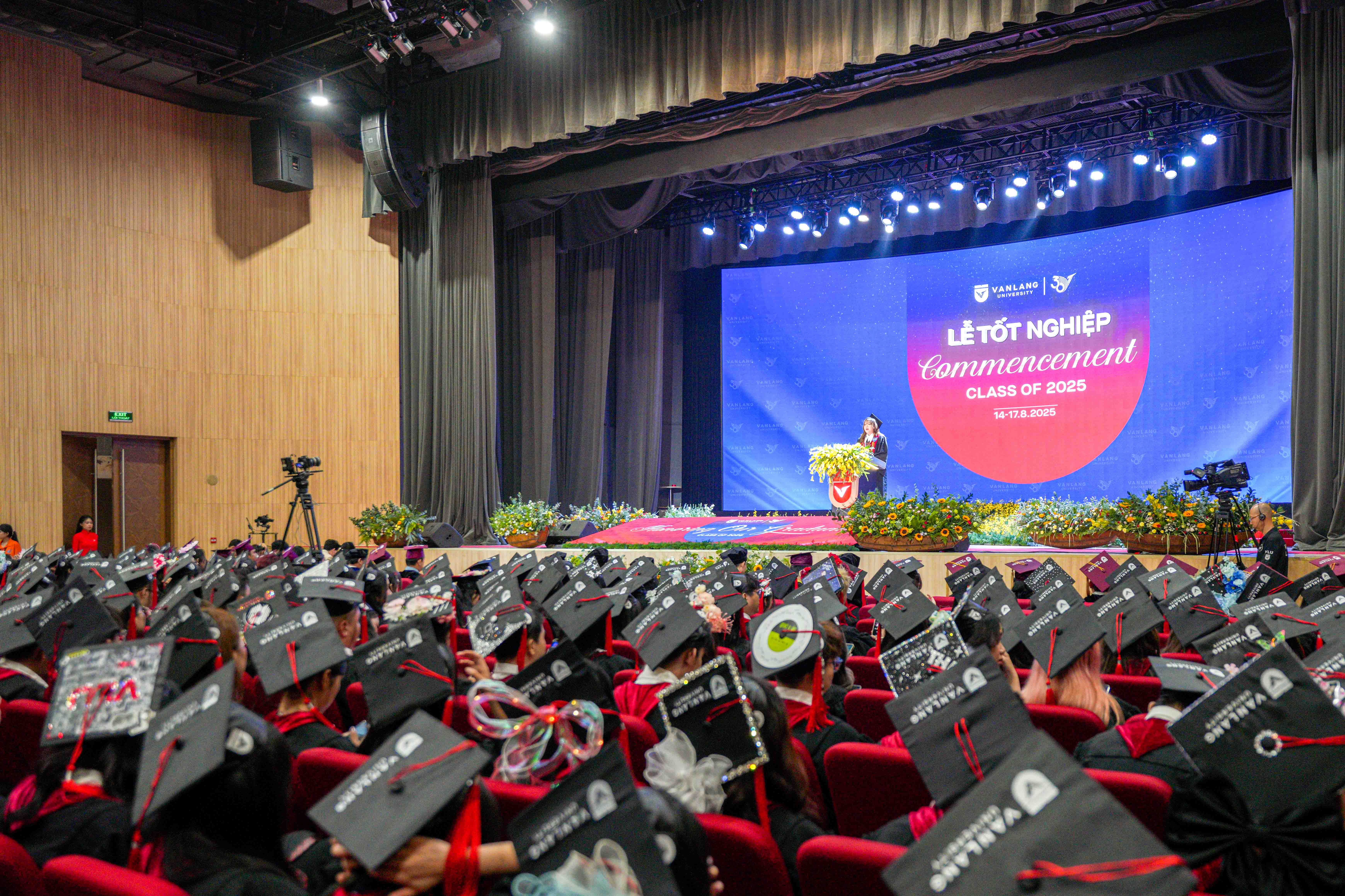 vlu-thu-khoa-pr-va-bai-hoc-di-bat-bien-ung-van-bien-trong-thoi-dai-bien-doi-a.jpg