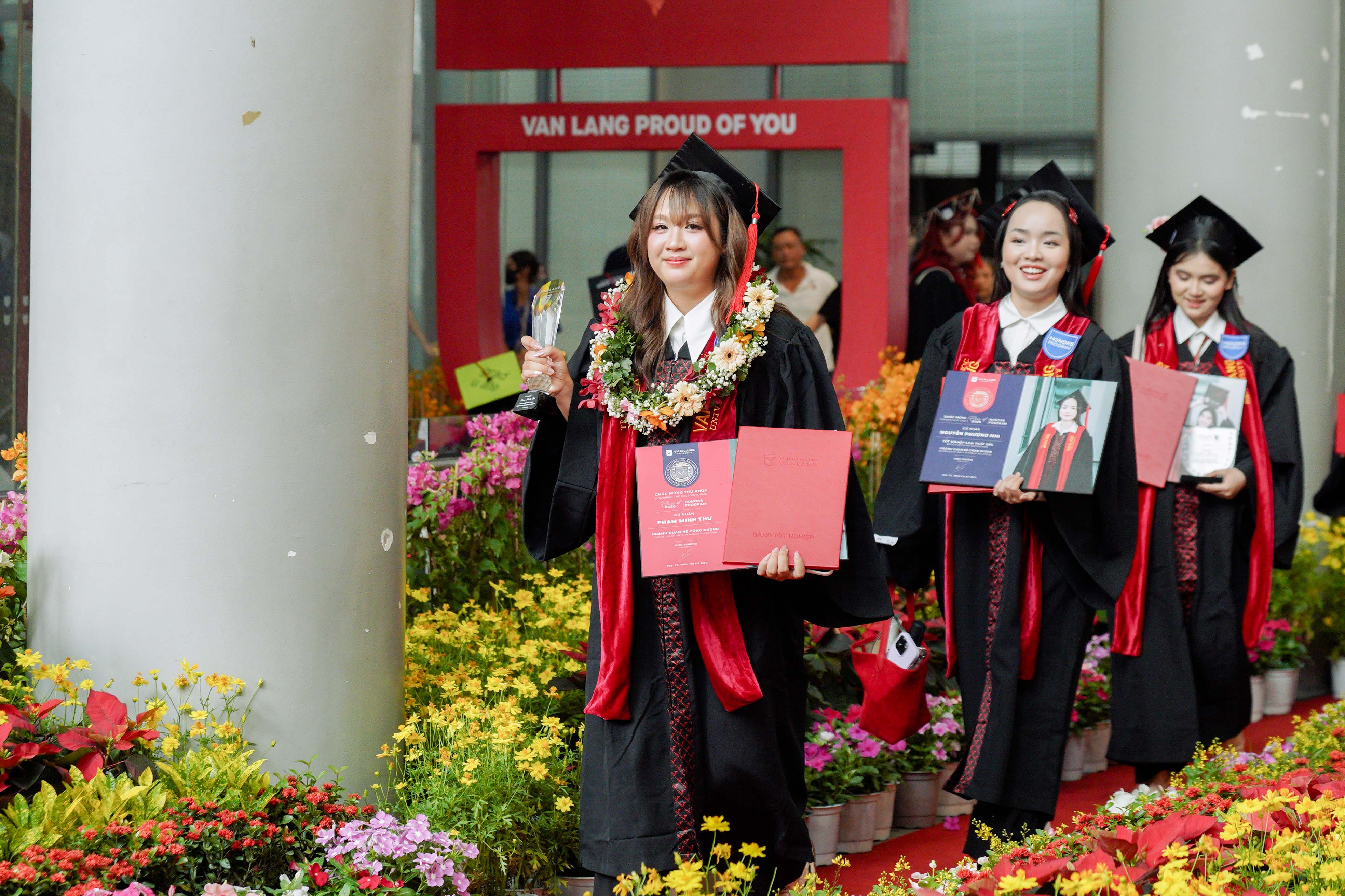 vlu-thu-khoa-pr-va-bai-hoc-di-bat-bien-ung-van-bien-trong-thoi-dai-bien-doi-d.jpg