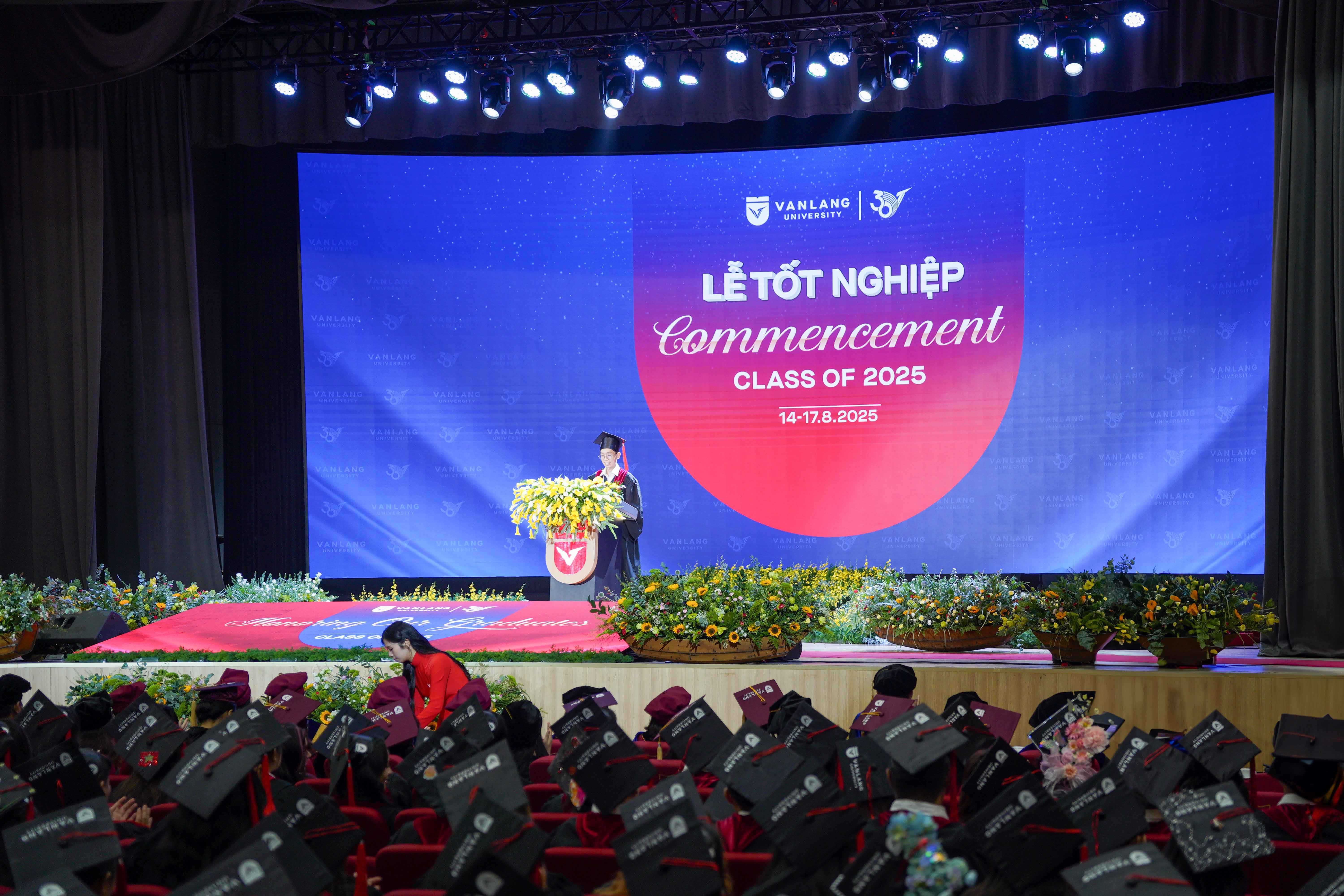 vlu-thu-khoa-quan-tri-kinh-doanh-buoc-ngoat-chuyen-nganh-va-hanh-trinh-tim-lai-dam-me-tai-vlu-a.jpg