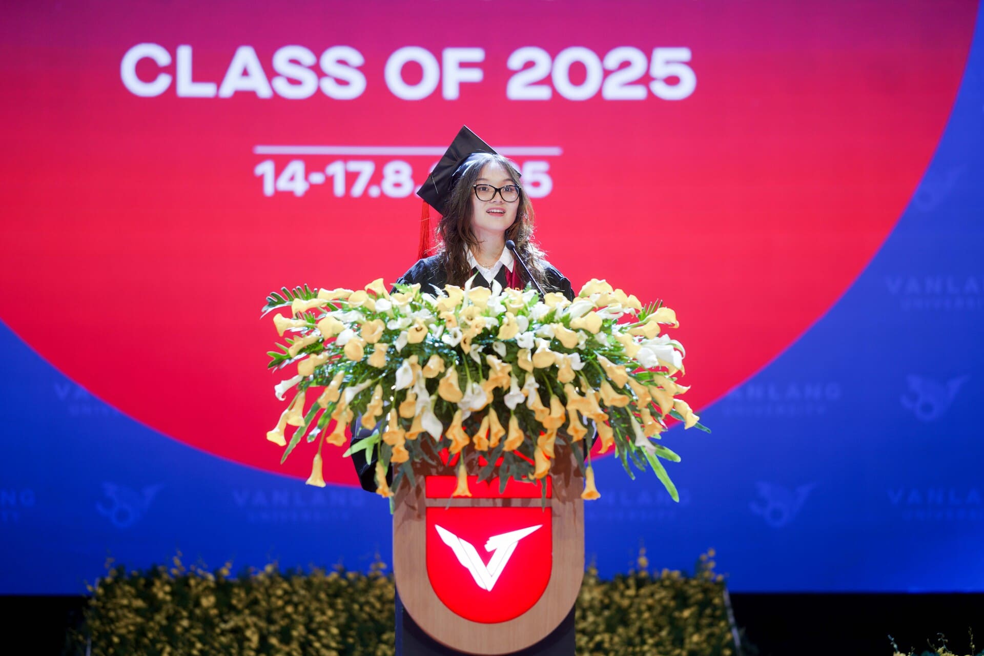 vlu-thu-khoa-tot-nghiep-khoa-27-nganh-cong-nghe-ky-thuat-moi-truong-dam-nghi-lon-de-tao-gia-tri-ben-vung-b.jpg