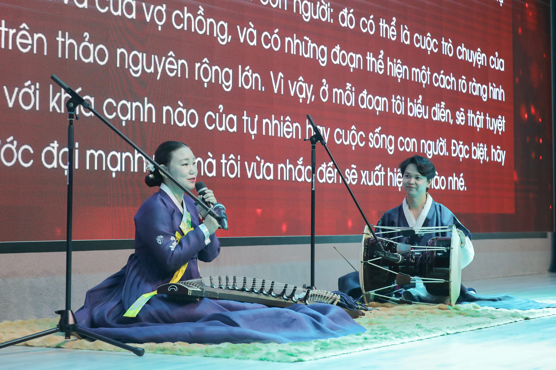 vlu-tim-hieu-van-hoa-han-quoc-qua-nghe-thuat-bieu-dien-sanjo-tren-dan-gayageum-a.jpg