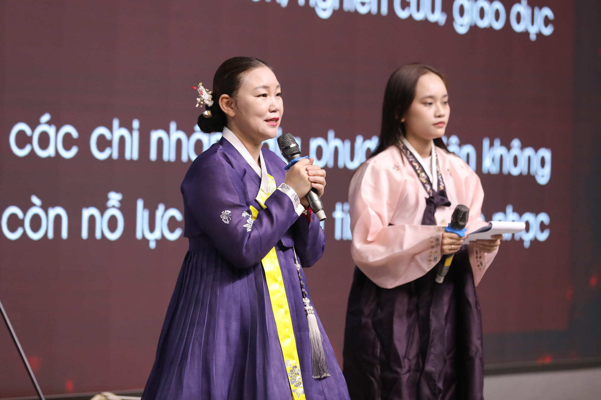 vlu-tim-hieu-van-hoa-han-quoc-qua-nghe-thuat-bieu-dien-sanjo-tren-dan-gayageum-c.jpg