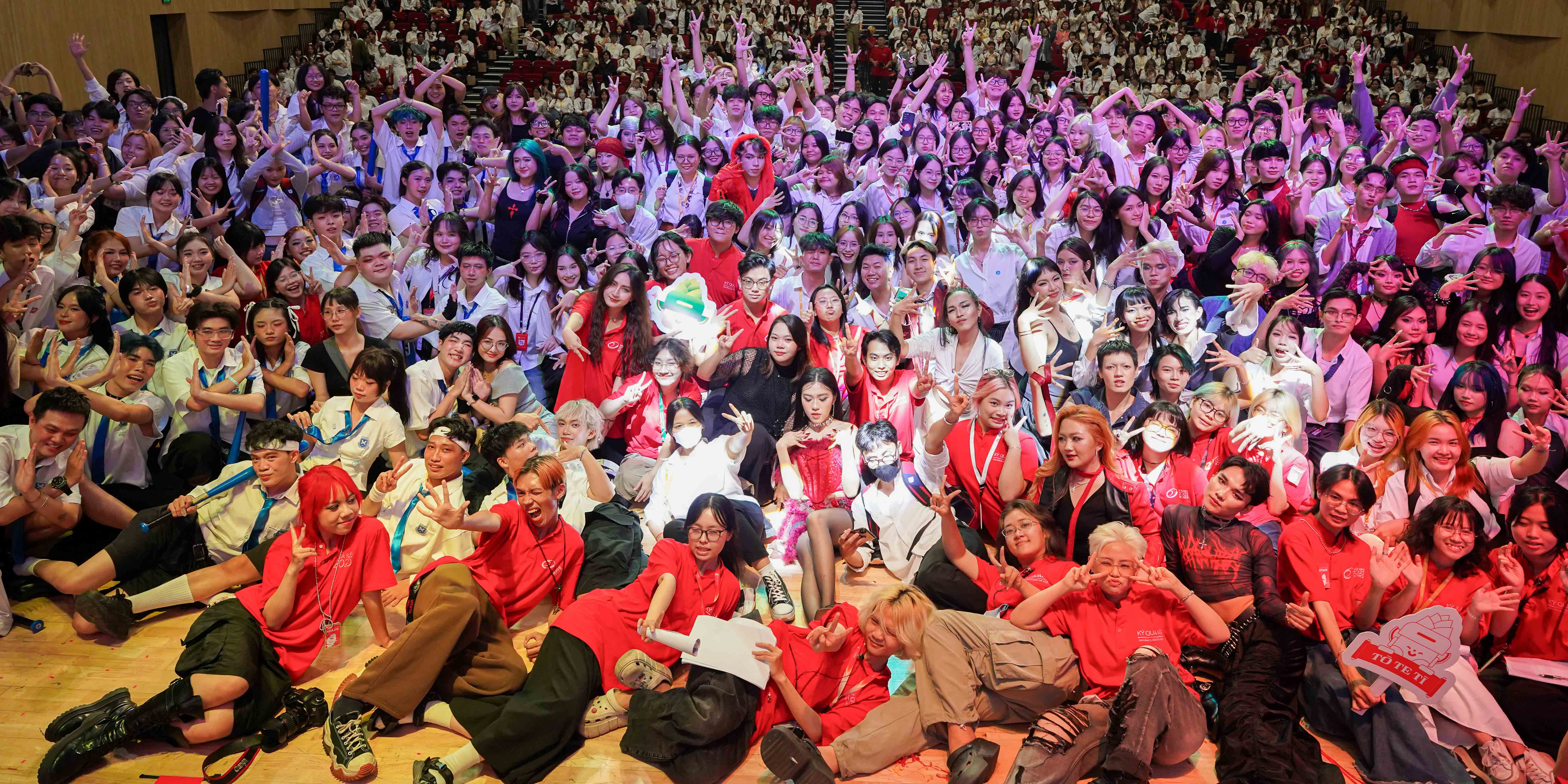 vlu-to-te-ti-bua-tiec-am-nhac-chao-don-k30-khoa-my-thuat-va-thiet-ke-e.jpg