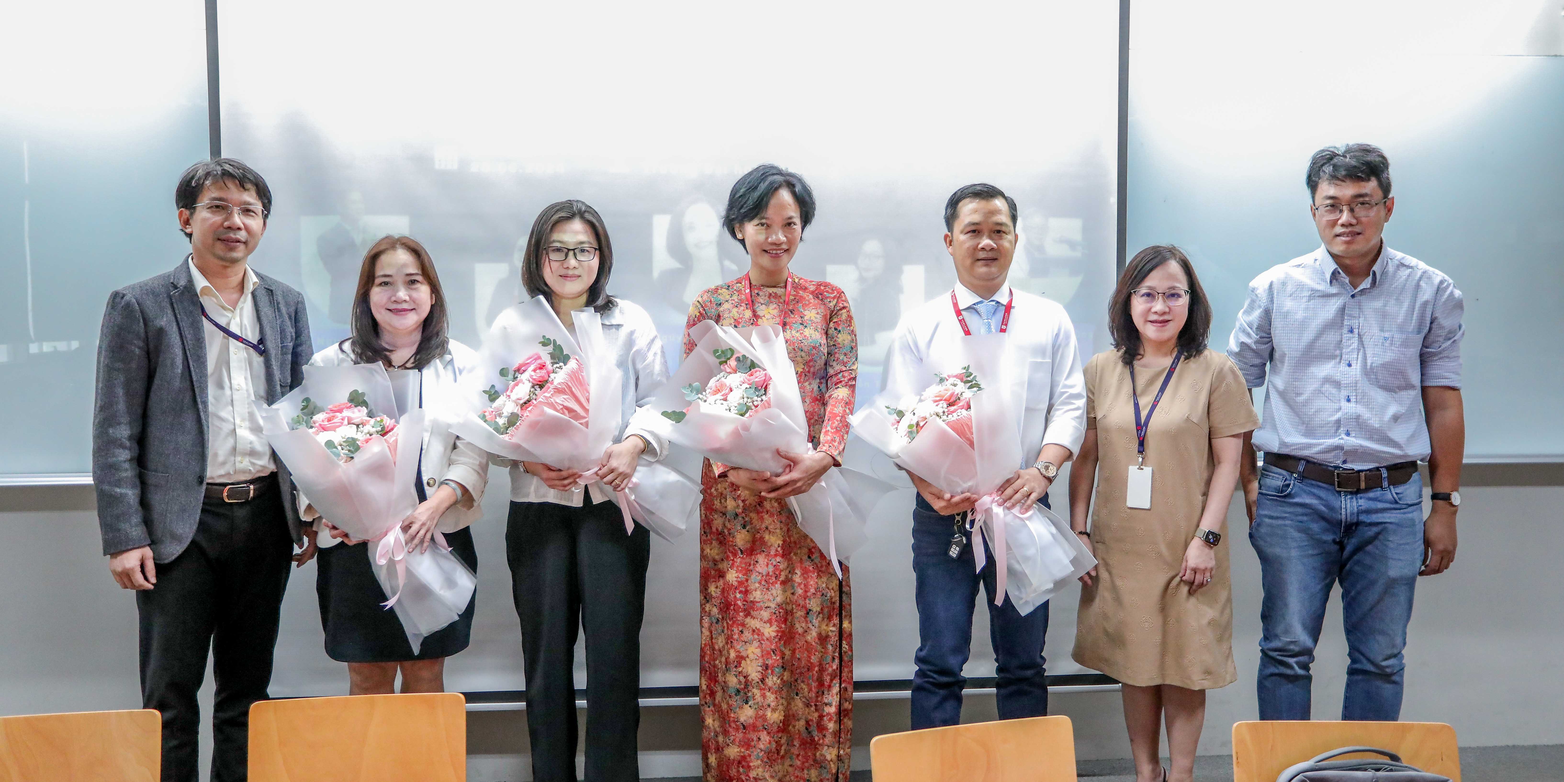 vlu-toa-dam-huong-nghiep-tiem-nang-phat-trien-nganh-cong-nghe-sinh-hoc-y-duoc-trong-tuong-lai-d.jpg