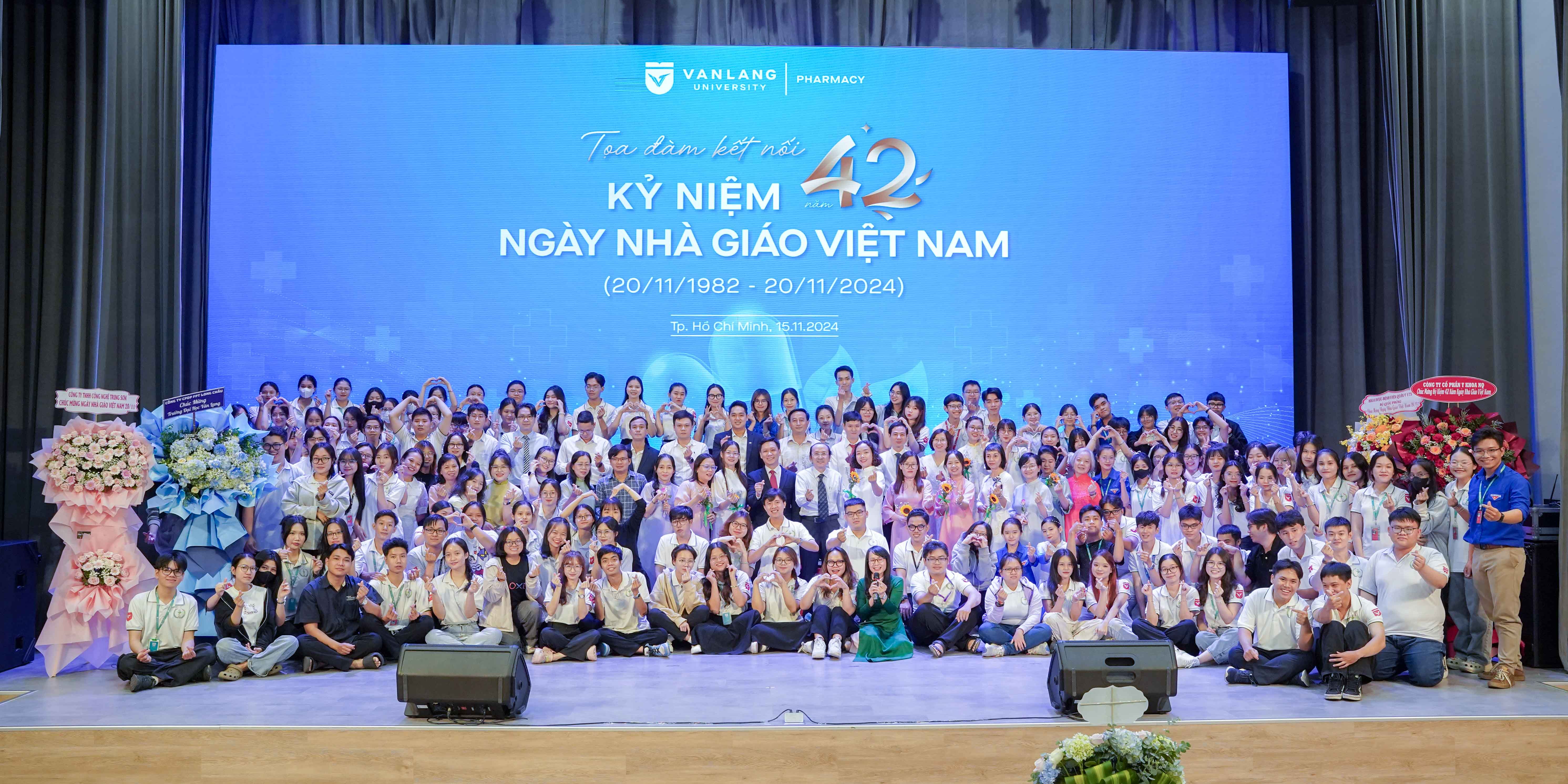vlu-toa-dam-ket-noi-ky-niem-42-nam-ngay-nha-giao-viet-nam-gan-ket-va-tri-an-nhung-nguoi-lai-do-tham-lang-d.jpg