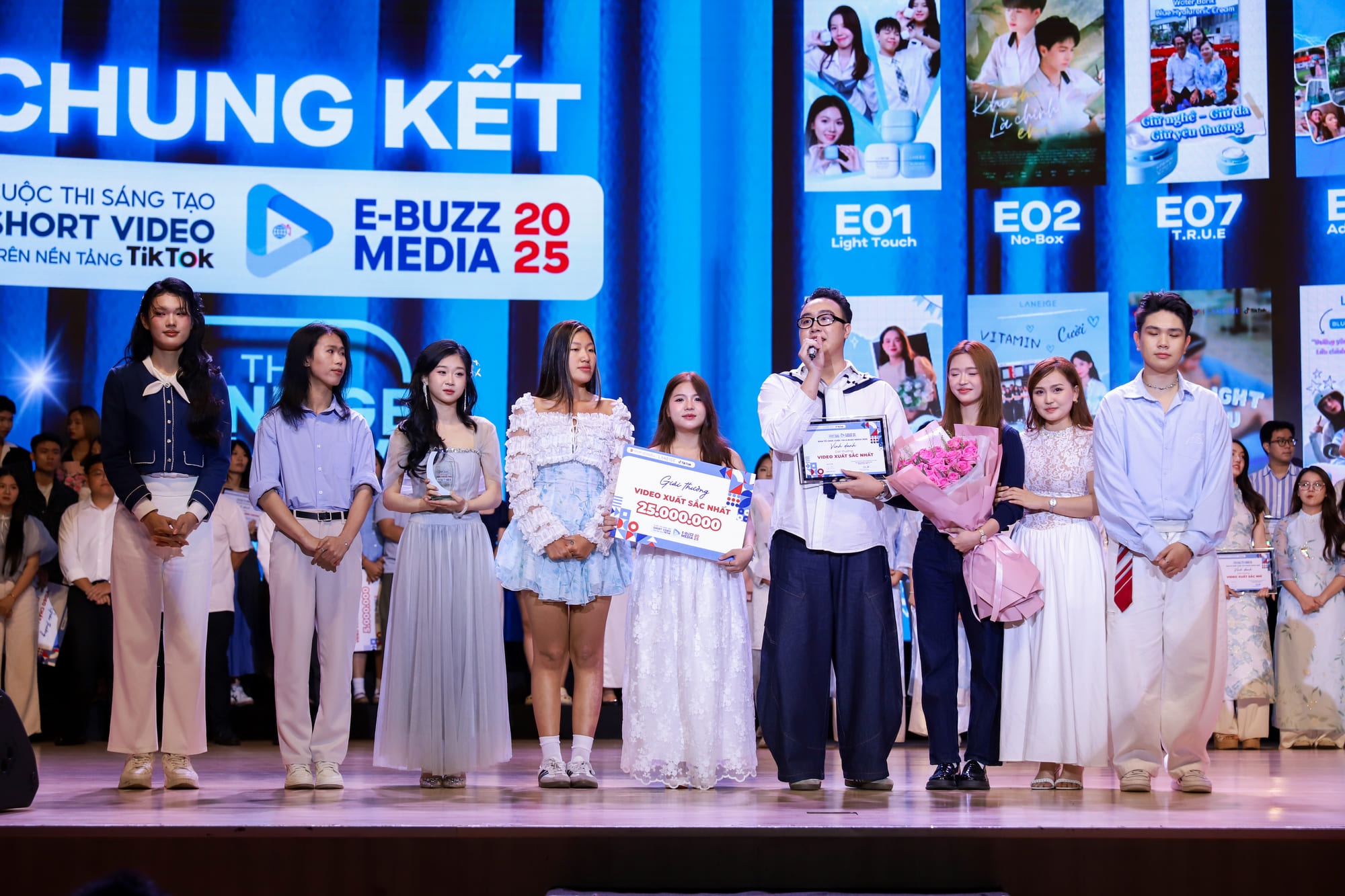 vlu-toa-sang-cung-top-5-chung-ket-cuoc-thi-e-buzz-media-2025-j.jpg