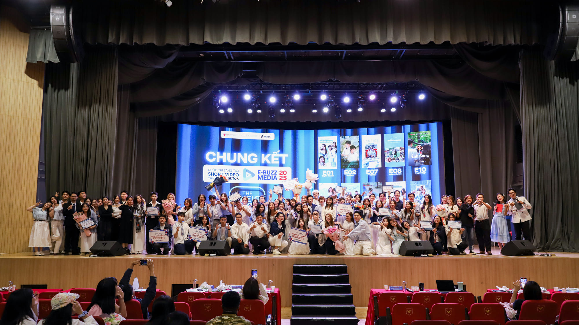 vlu-toa-sang-cung-top-5-chung-ket-cuoc-thi-e-buzz-media-2025-p.jpg
