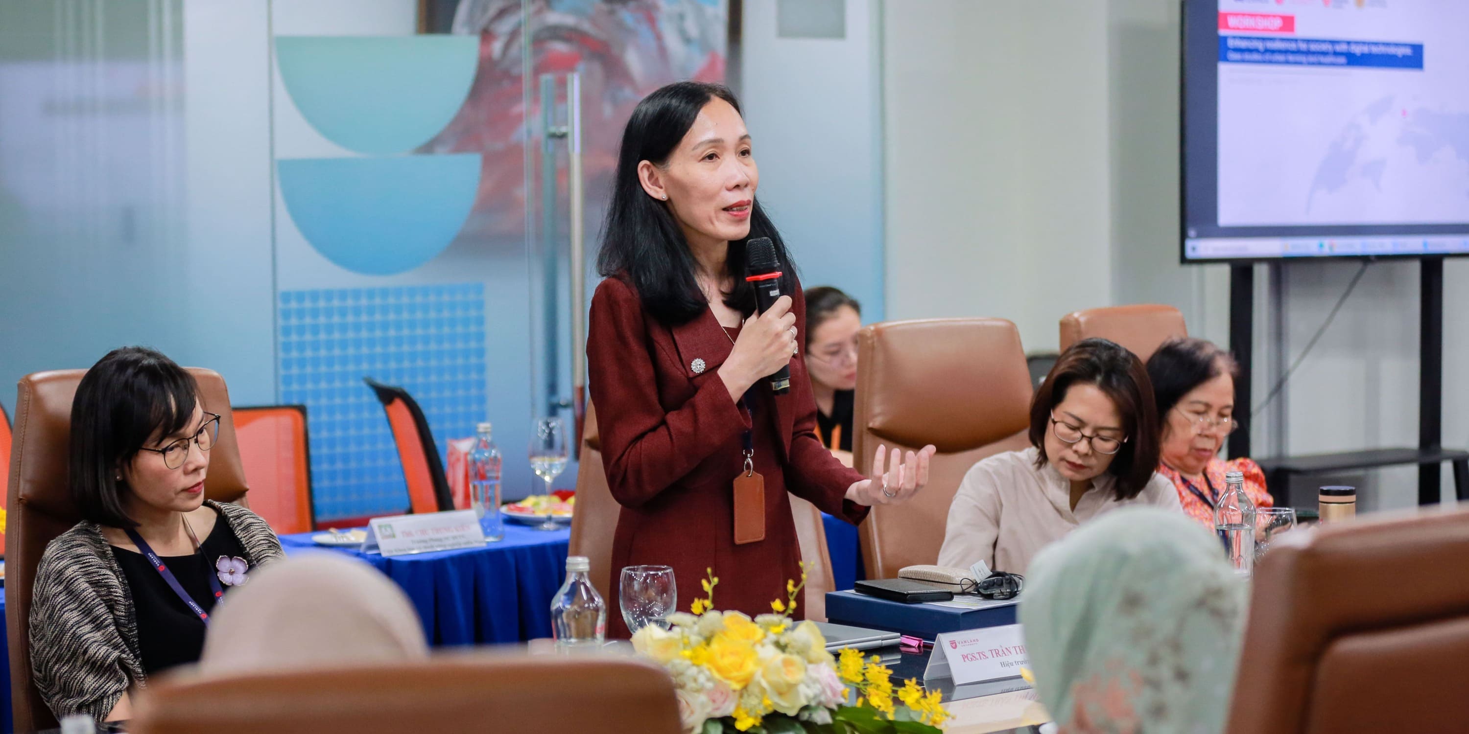 vlu-tong-ket-du-an-nghien-cuu-ve-tang-cuong-kha-nang-chong-chiu-cho-xa-hoi-bang-cong-nghe-so-nghien-cuu-dien-hinh-ve-nong-nghiep-do-thi-va-cham-soc-suc-khoe-b.jpg
